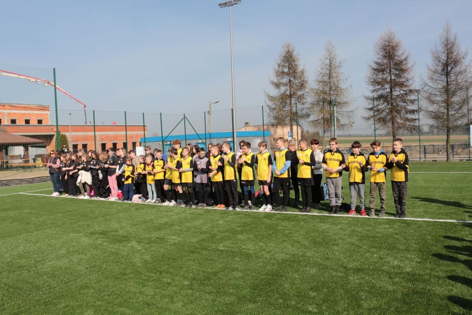 Zdjęcie w galerii na portalu naszraciborz.pl: W Kornowacu otwarto pierwsze w powiecie boisko ze sztuczną nawierzchnią wiadomości z regionu