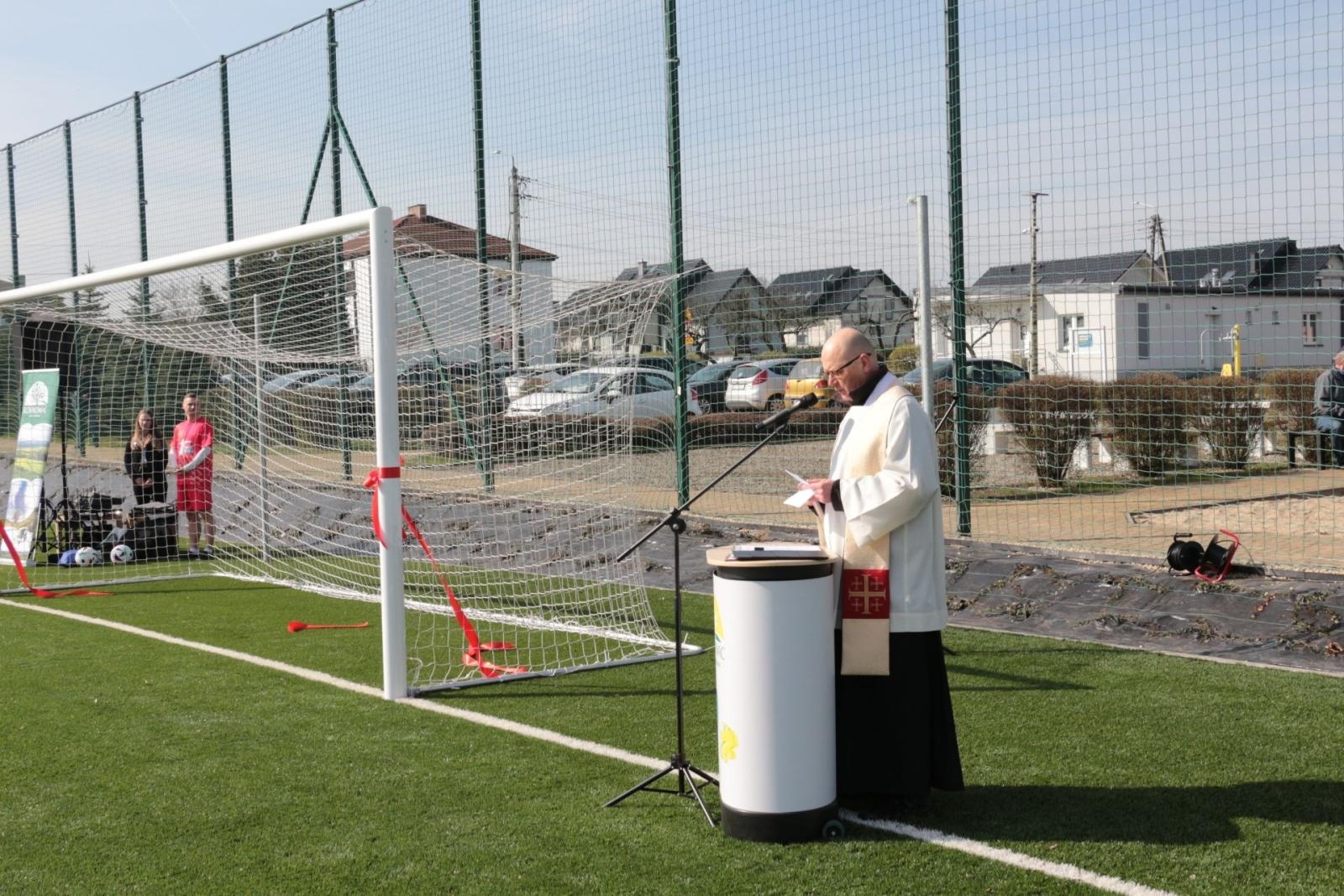 Zdjęcie w galerii na portalu naszraciborz.pl: W Kornowacu otwarto pierwsze w powiecie boisko ze sztuczną nawierzchnią wiadomości z regionu