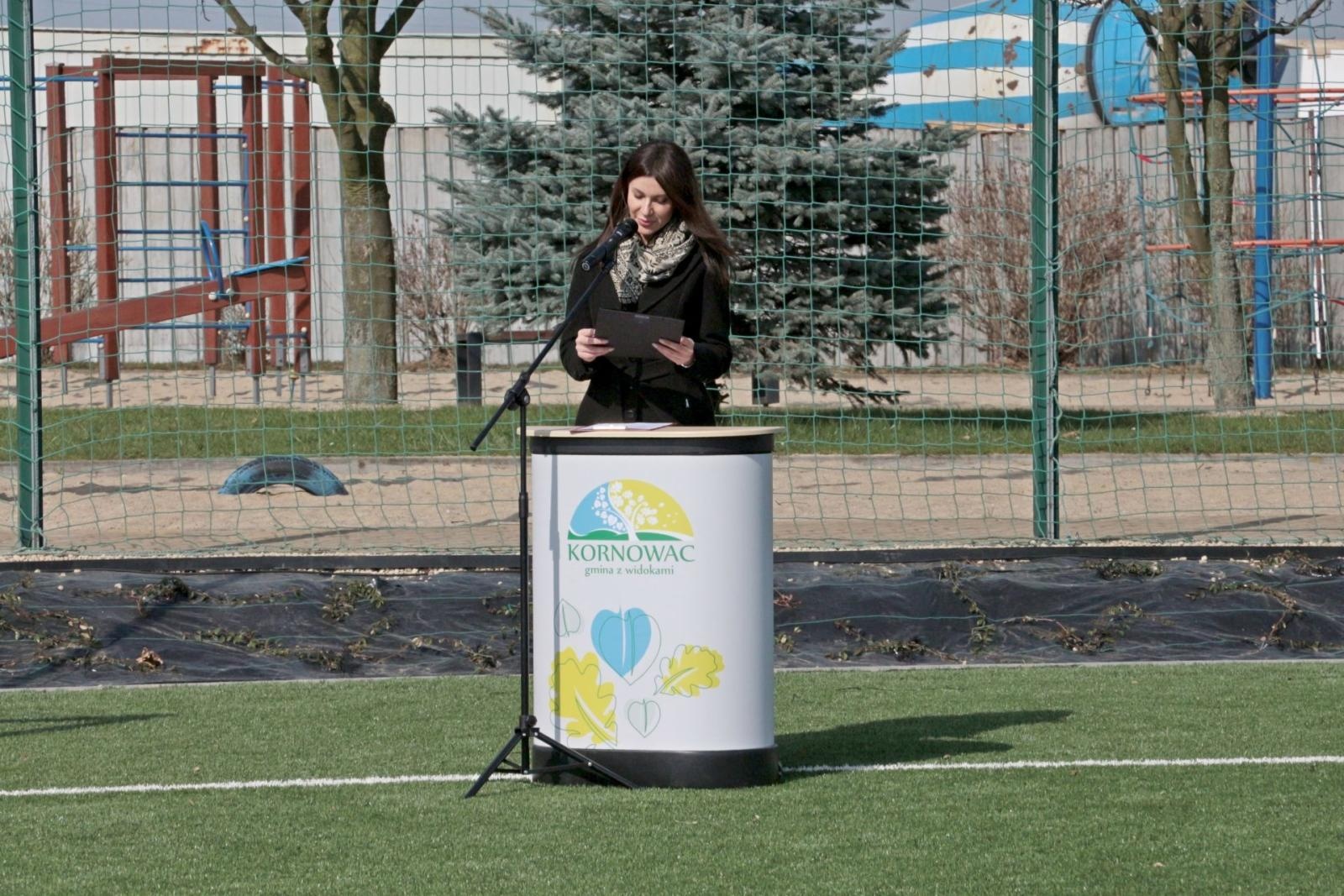 Zdjęcie w galerii na portalu naszraciborz.pl: W Kornowacu otwarto pierwsze w powiecie boisko ze sztuczną nawierzchnią wiadomości z regionu