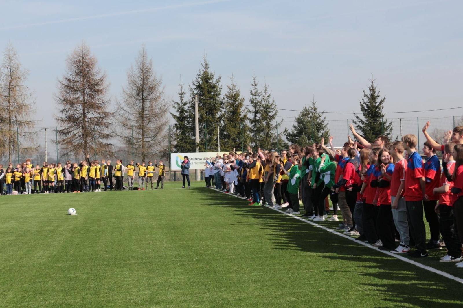 Zdjęcie w galerii na portalu naszraciborz.pl: W Kornowacu otwarto pierwsze w powiecie boisko ze sztuczną nawierzchnią wiadomości z regionu
