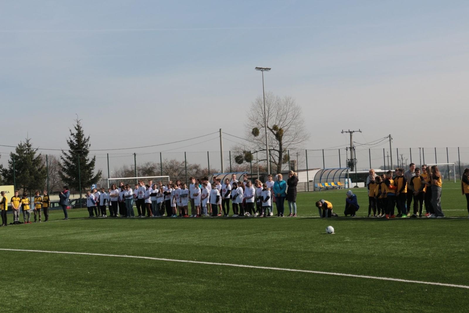 Zdjęcie w galerii na portalu naszraciborz.pl: W Kornowacu otwarto pierwsze w powiecie boisko ze sztuczną nawierzchnią wiadomości z regionu