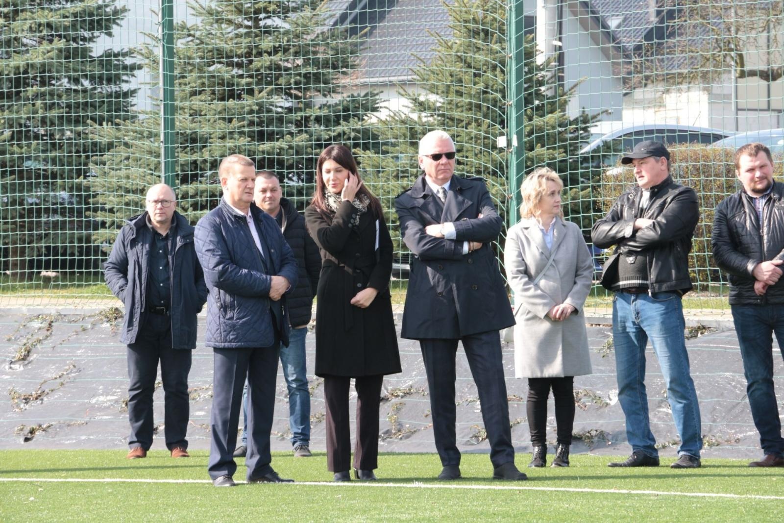 Zdjęcie w galerii na portalu naszraciborz.pl: W Kornowacu otwarto pierwsze w powiecie boisko ze sztuczną nawierzchnią wiadomości z regionu