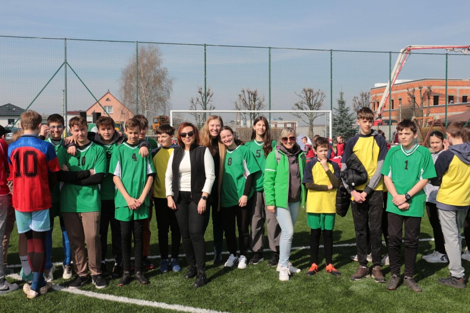 Zdjęcie w galerii na portalu naszraciborz.pl: W Kornowacu otwarto pierwsze w powiecie boisko ze sztuczną nawierzchnią wiadomości z regionu