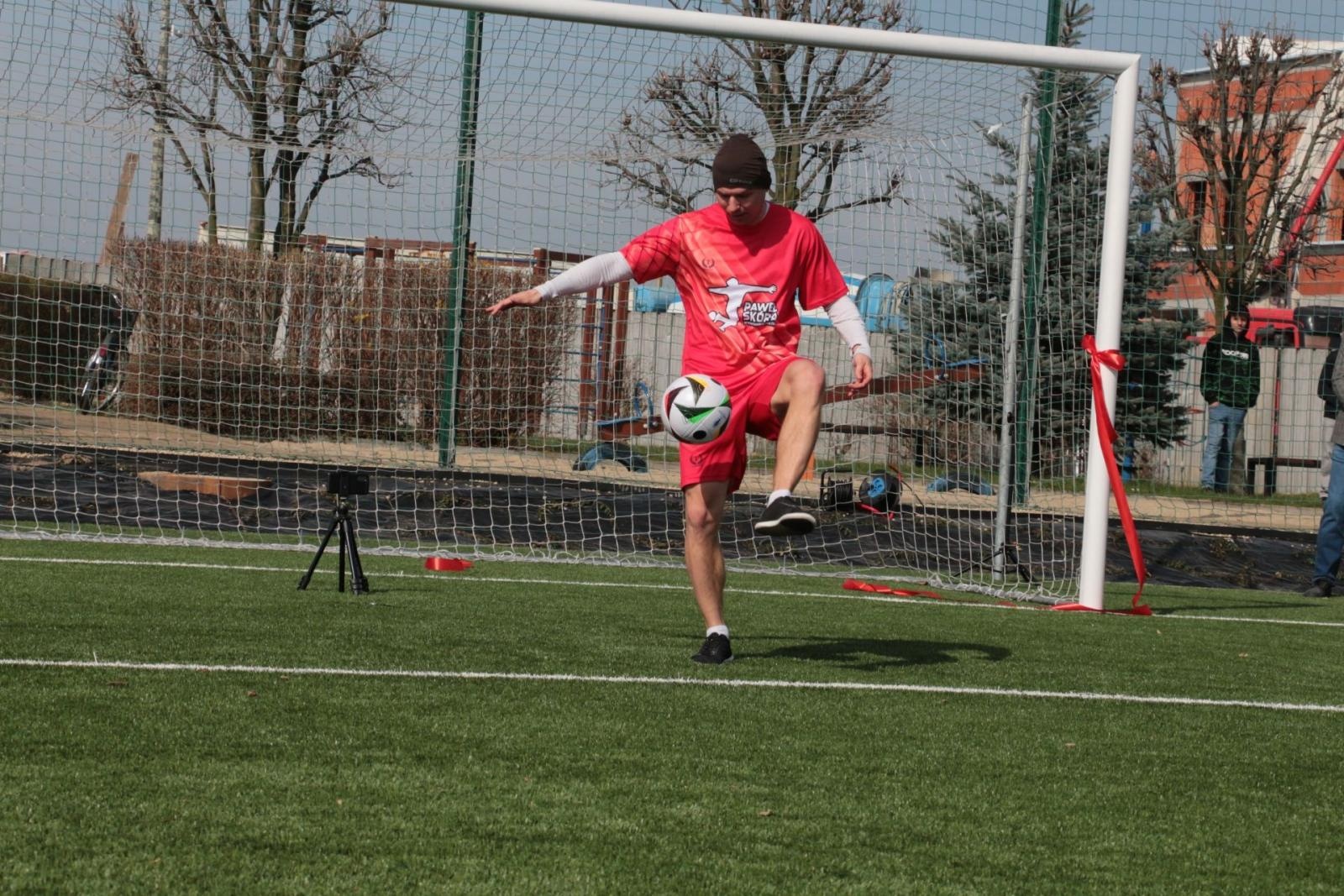 Zdjęcie w galerii na portalu naszraciborz.pl: W Kornowacu otwarto pierwsze w powiecie boisko ze sztuczną nawierzchnią wiadomości z regionu