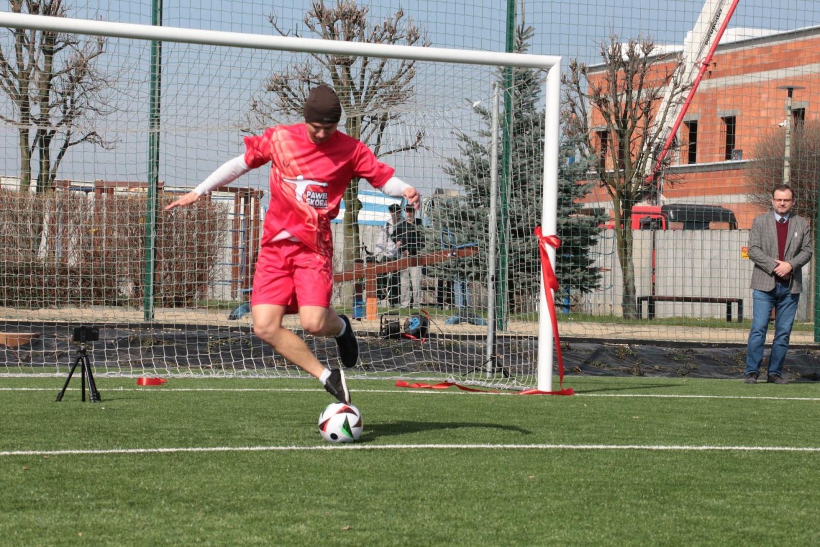 Zdjęcie w galerii na portalu naszraciborz.pl: W Kornowacu otwarto pierwsze w powiecie boisko ze sztuczną nawierzchnią wiadomości z regionu