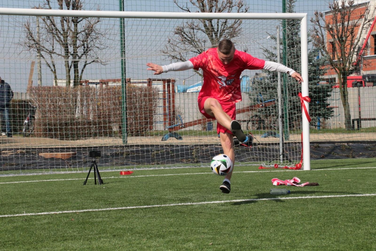 Zdjęcie w galerii na portalu naszraciborz.pl: W Kornowacu otwarto pierwsze w powiecie boisko ze sztuczną nawierzchnią wiadomości z regionu