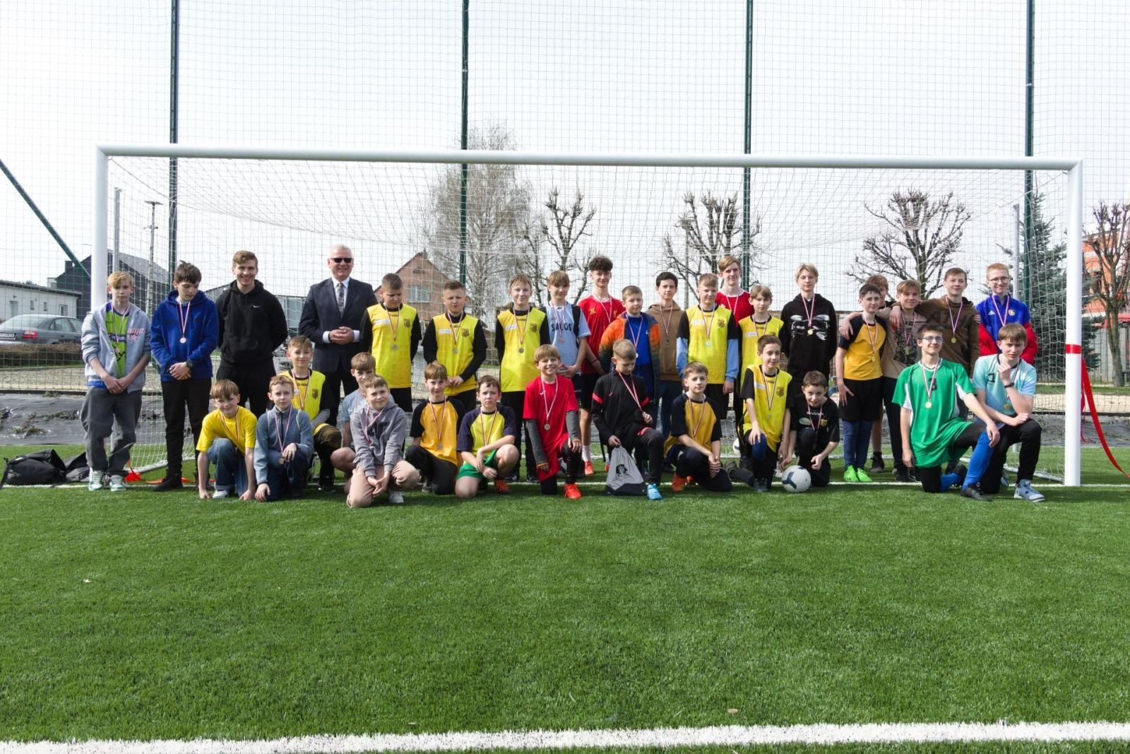 Zdjęcie w galerii na portalu naszraciborz.pl: W Kornowacu otwarto pierwsze w powiecie boisko ze sztuczną nawierzchnią wiadomości z regionu