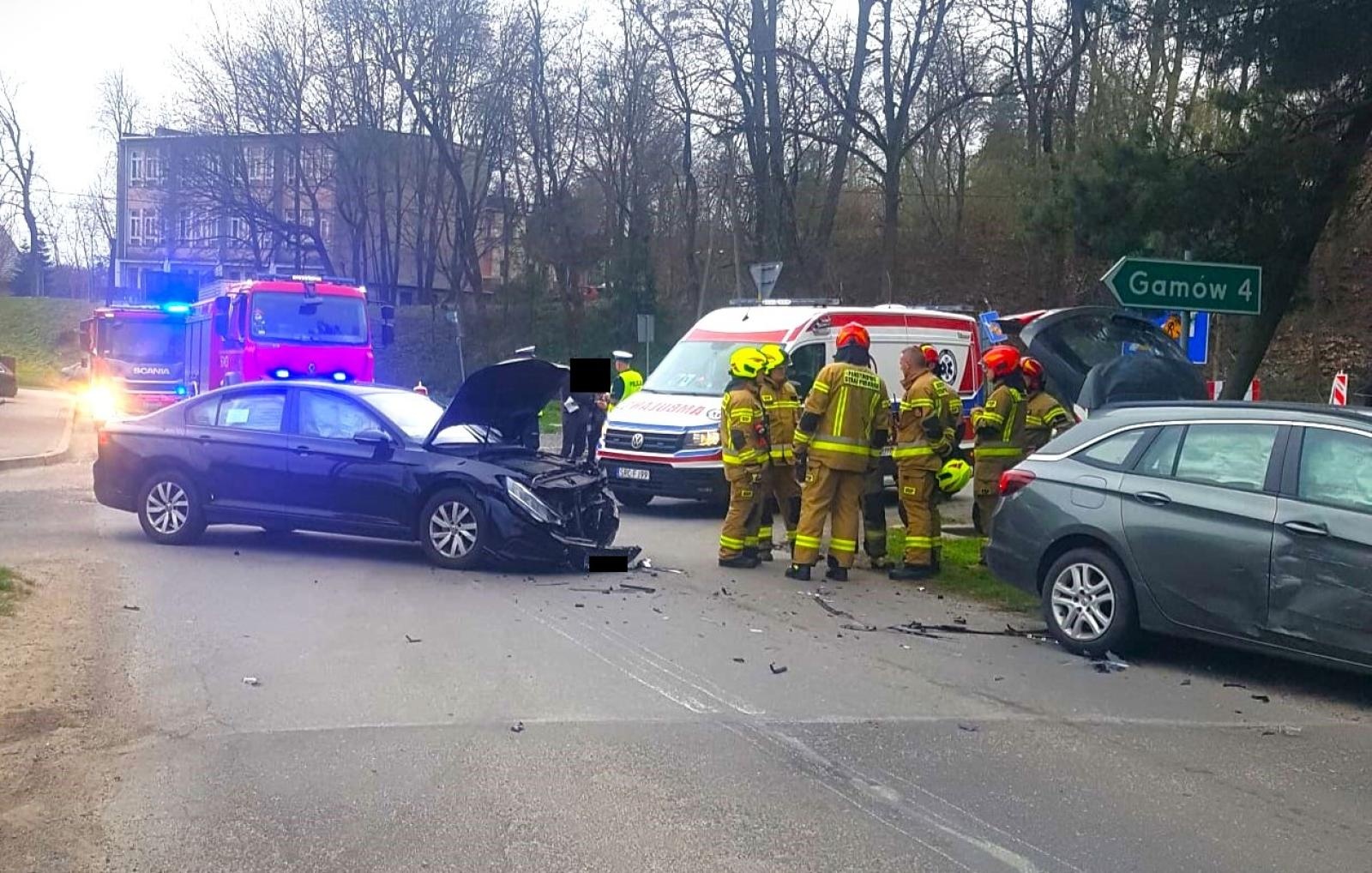 Zdjęcie w galerii na portalu naszraciborz.pl: Passat i opel astra zderzyły się w Pawłowie [FOTO] wiadomości z regionu