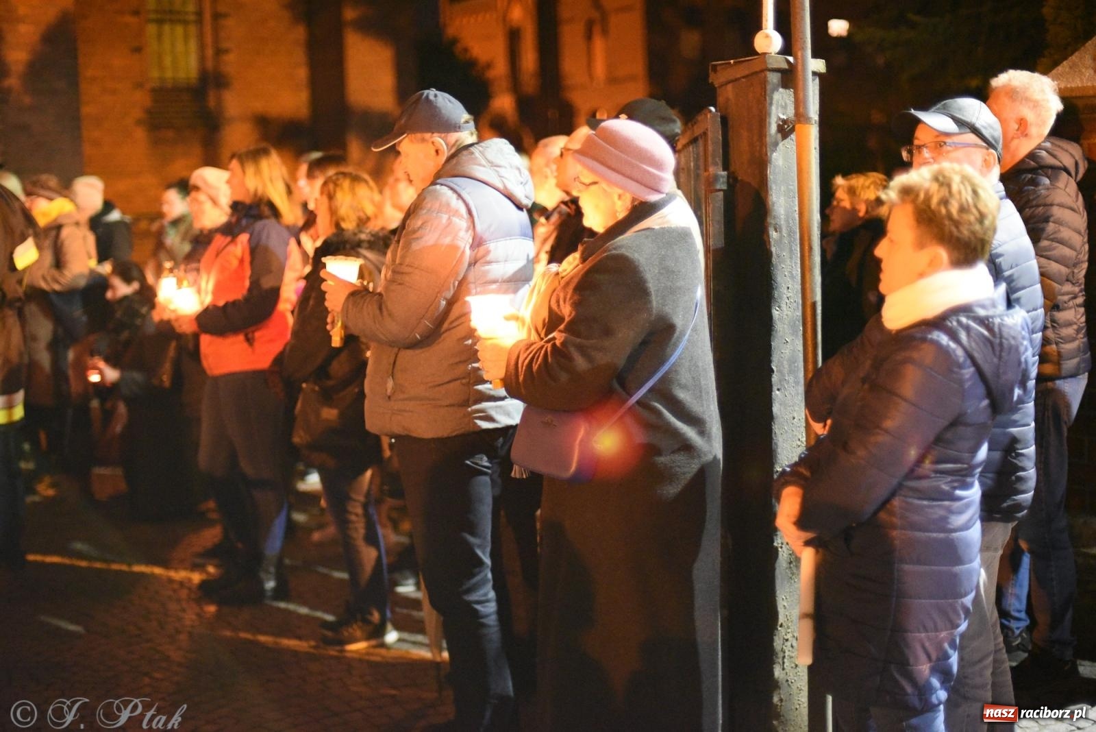 Zdjęcie w galerii na portalu naszraciborz.pl: Droga krzyżowa ulicami Raciborza [FOTO i WIDEO] wiadomości z regionu