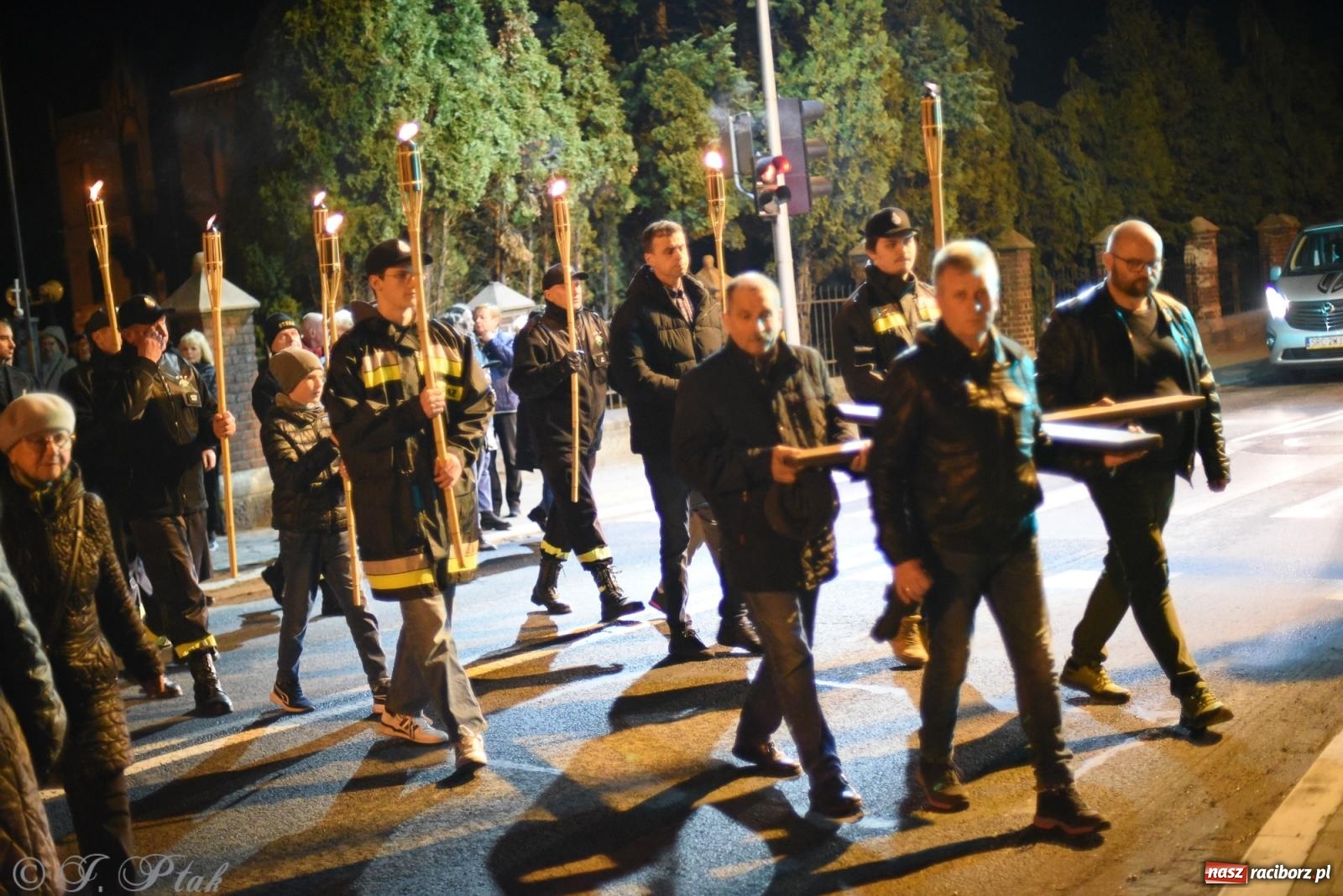 Zdjęcie w galerii na portalu naszraciborz.pl: Droga krzyżowa ulicami Raciborza [FOTO i WIDEO] wiadomości z regionu