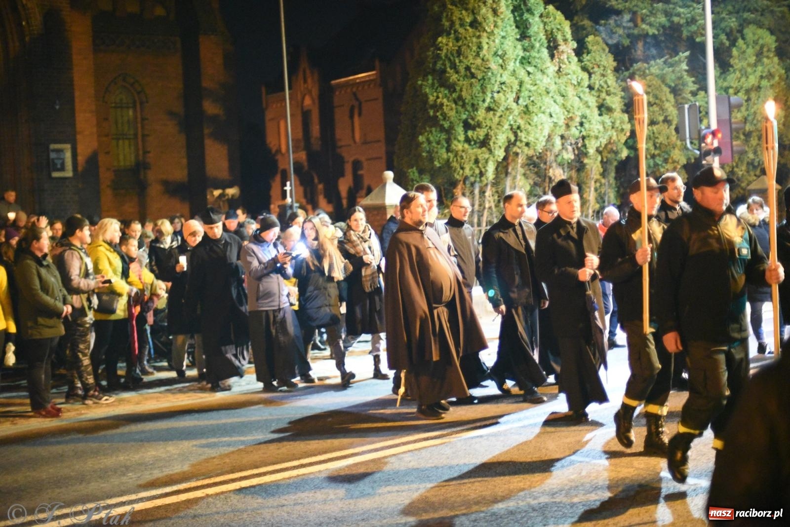 Zdjęcie w galerii na portalu naszraciborz.pl: Droga krzyżowa ulicami Raciborza [FOTO i WIDEO] wiadomości z regionu