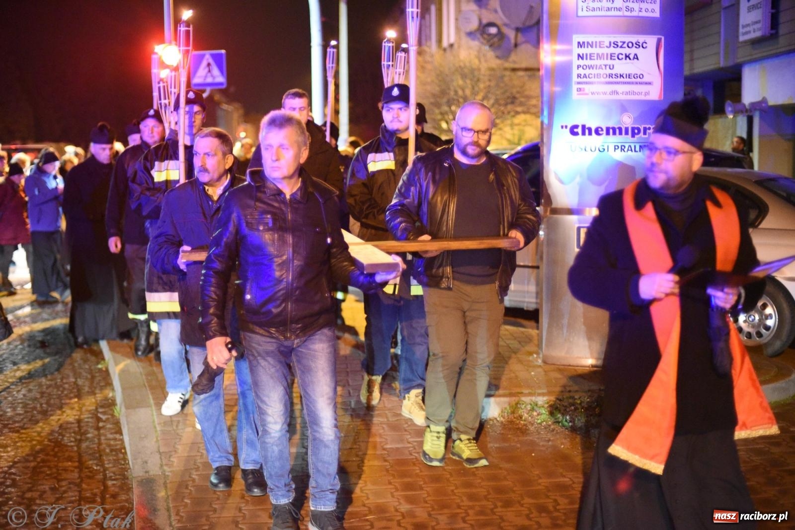 Zdjęcie w galerii na portalu naszraciborz.pl: Droga krzyżowa ulicami Raciborza [FOTO i WIDEO] wiadomości z regionu