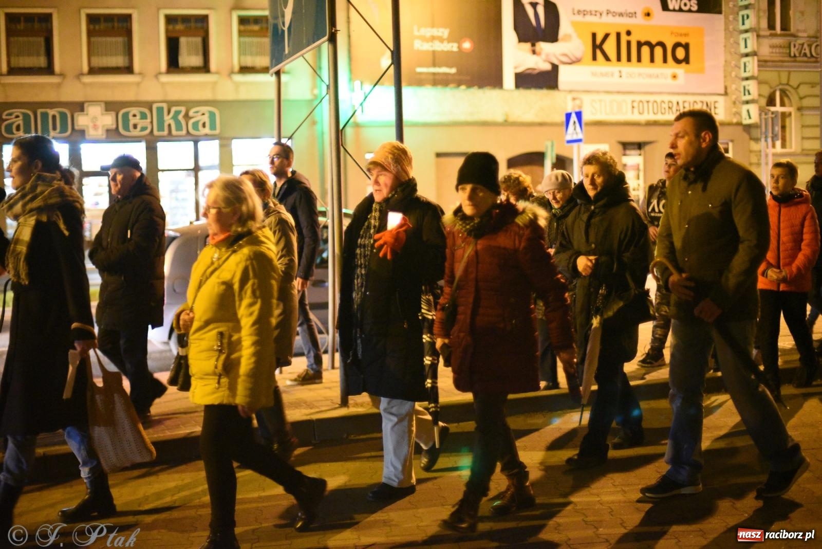 Zdjęcie w galerii na portalu naszraciborz.pl: Droga krzyżowa ulicami Raciborza [FOTO i WIDEO] wiadomości z regionu