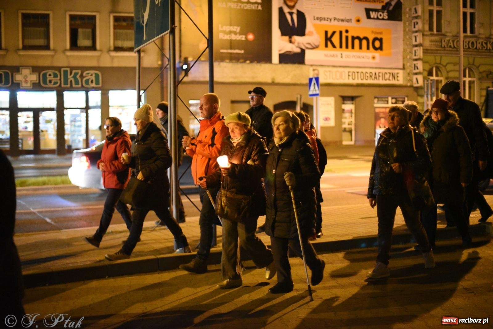 Zdjęcie w galerii na portalu naszraciborz.pl: Droga krzyżowa ulicami Raciborza [FOTO i WIDEO] wiadomości z regionu