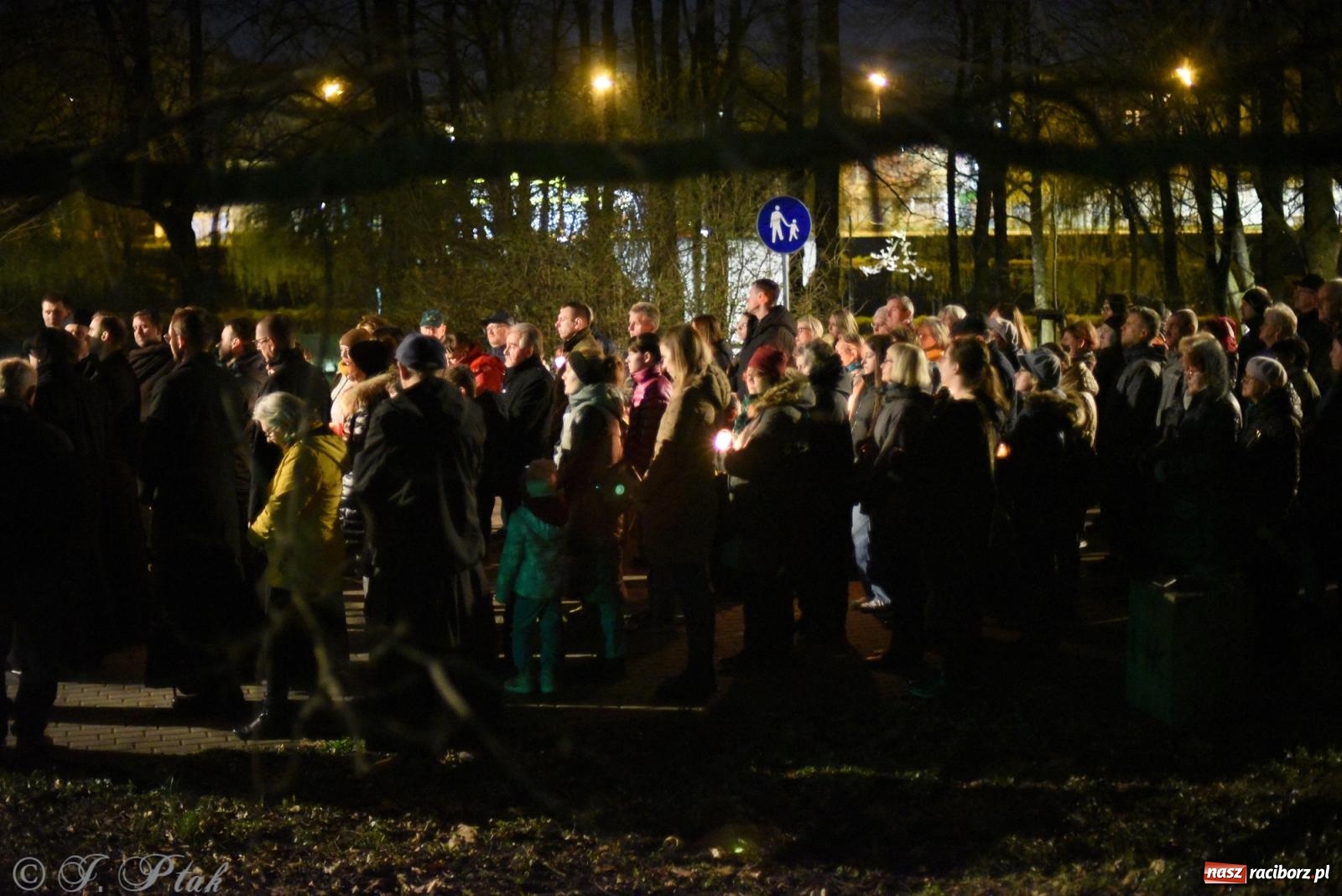 Zdjęcie w galerii na portalu naszraciborz.pl: Droga krzyżowa ulicami Raciborza [FOTO i WIDEO] wiadomości z regionu