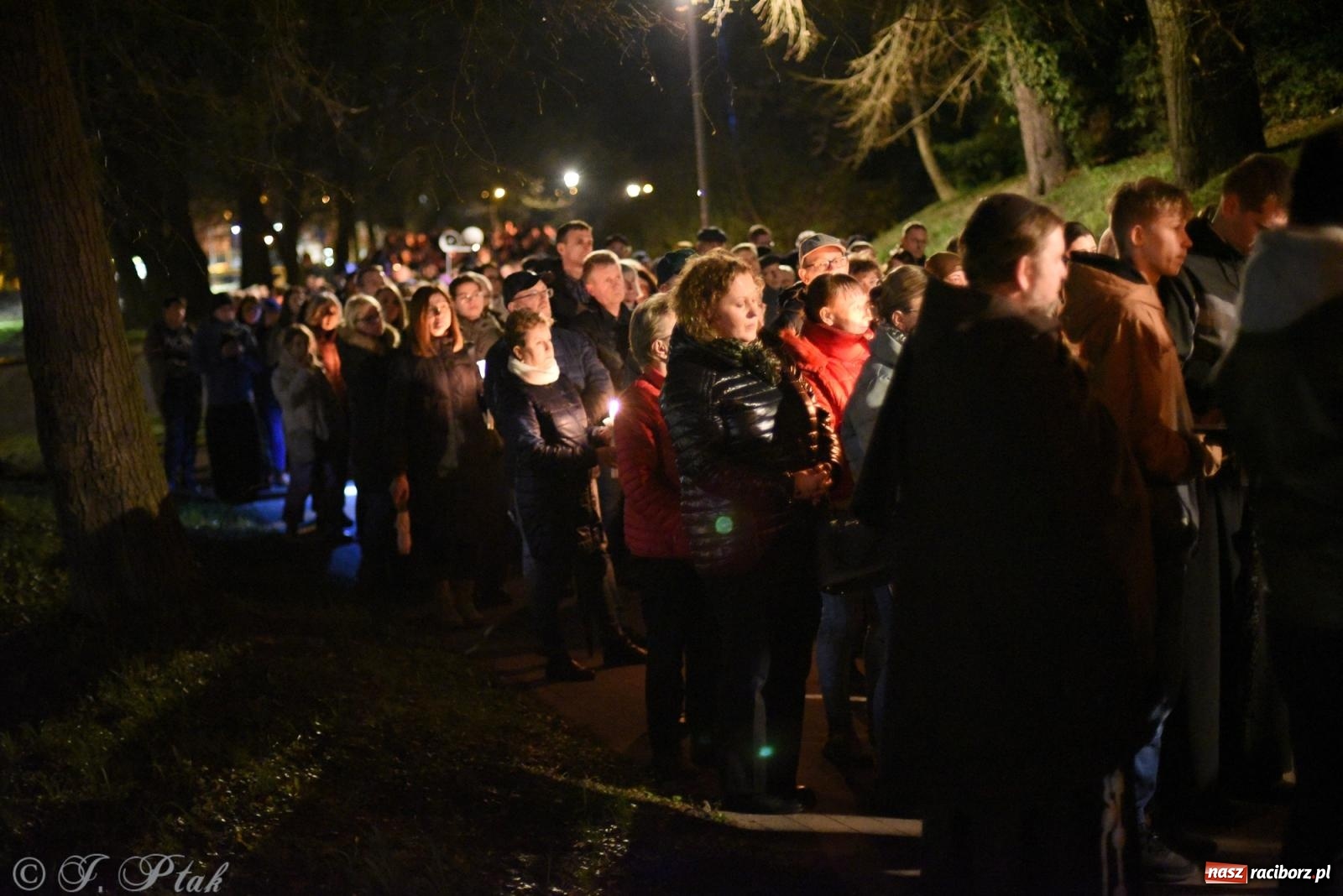 Zdjęcie w galerii na portalu naszraciborz.pl: Droga krzyżowa ulicami Raciborza [FOTO i WIDEO] wiadomości z regionu