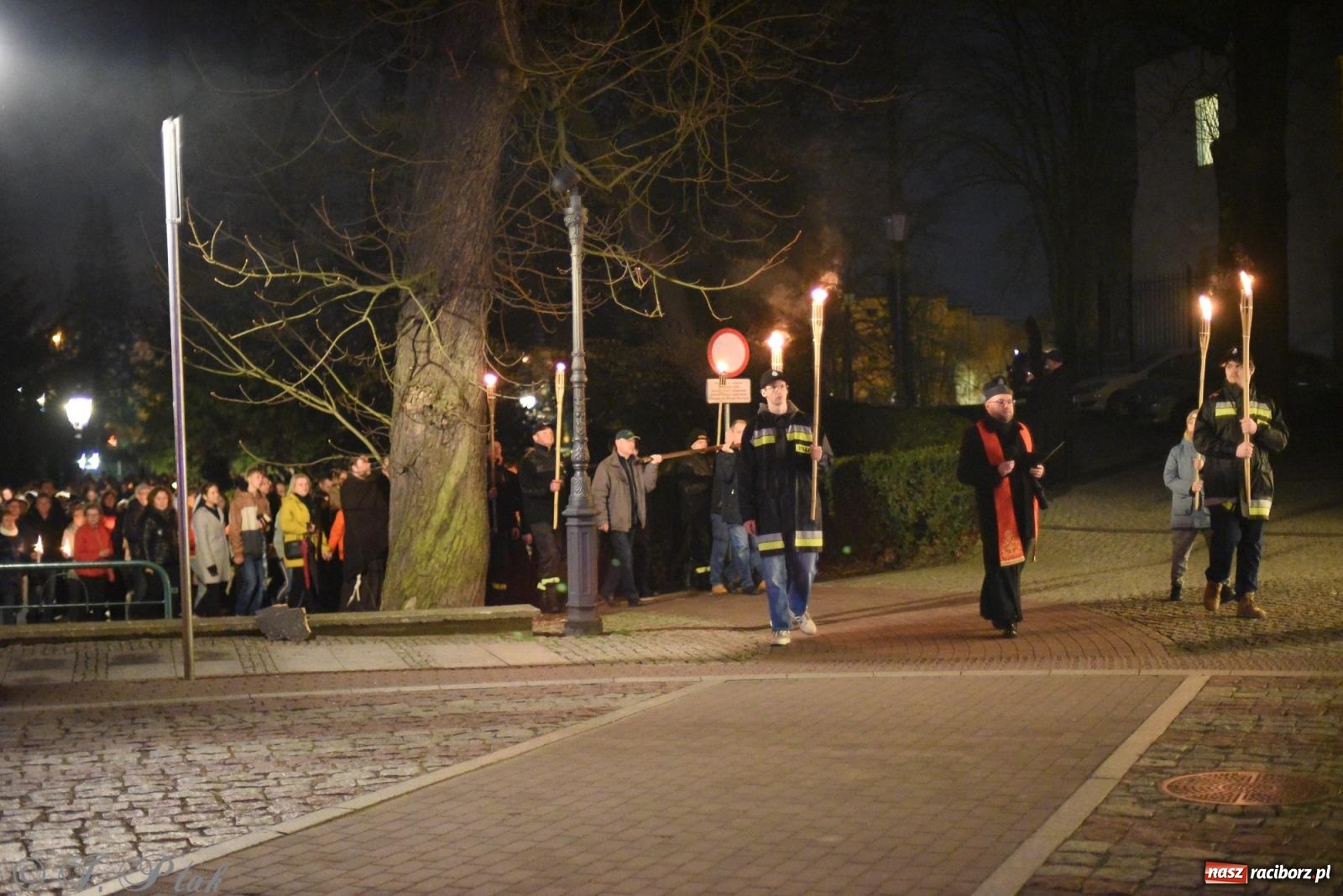 Zdjęcie w galerii na portalu naszraciborz.pl: Droga krzyżowa ulicami Raciborza [FOTO i WIDEO] wiadomości z regionu