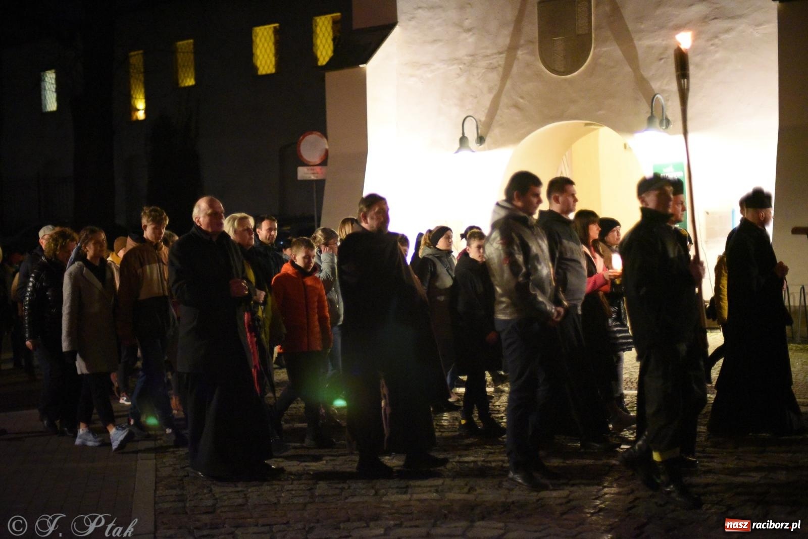 Zdjęcie w galerii na portalu naszraciborz.pl: Droga krzyżowa ulicami Raciborza [FOTO i WIDEO] wiadomości z regionu