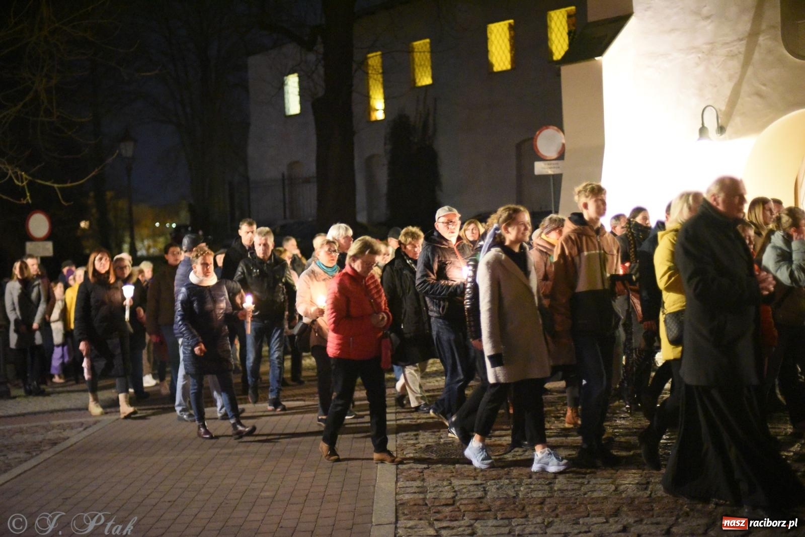 Zdjęcie w galerii na portalu naszraciborz.pl: Droga krzyżowa ulicami Raciborza [FOTO i WIDEO] wiadomości z regionu