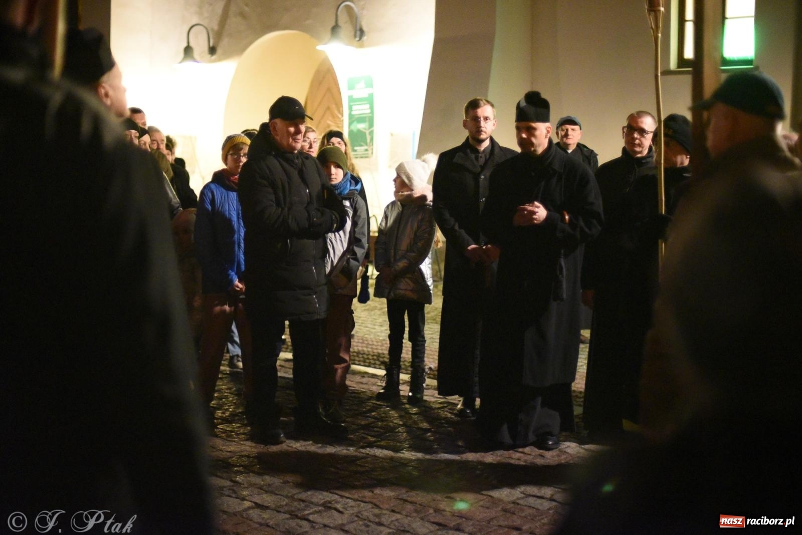 Zdjęcie w galerii na portalu naszraciborz.pl: Droga krzyżowa ulicami Raciborza [FOTO i WIDEO] wiadomości z regionu