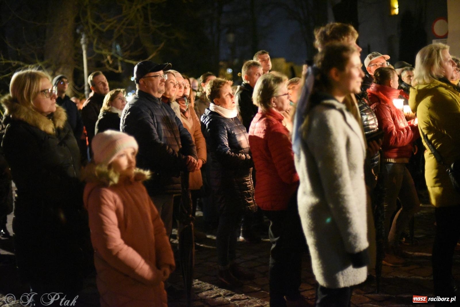 Zdjęcie w galerii na portalu naszraciborz.pl: Droga krzyżowa ulicami Raciborza [FOTO i WIDEO] wiadomości z regionu