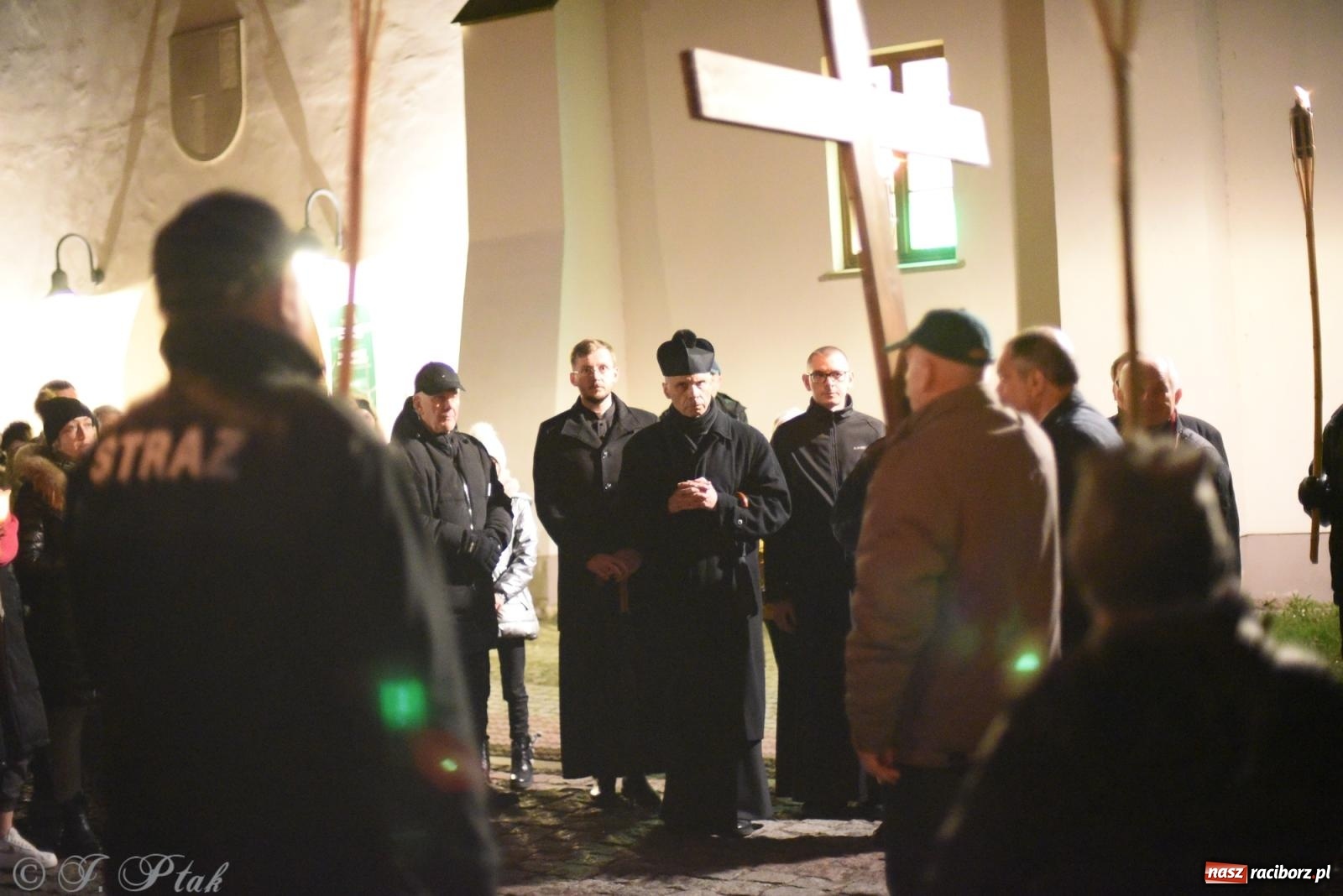 Zdjęcie w galerii na portalu naszraciborz.pl: Droga krzyżowa ulicami Raciborza [FOTO i WIDEO] wiadomości z regionu
