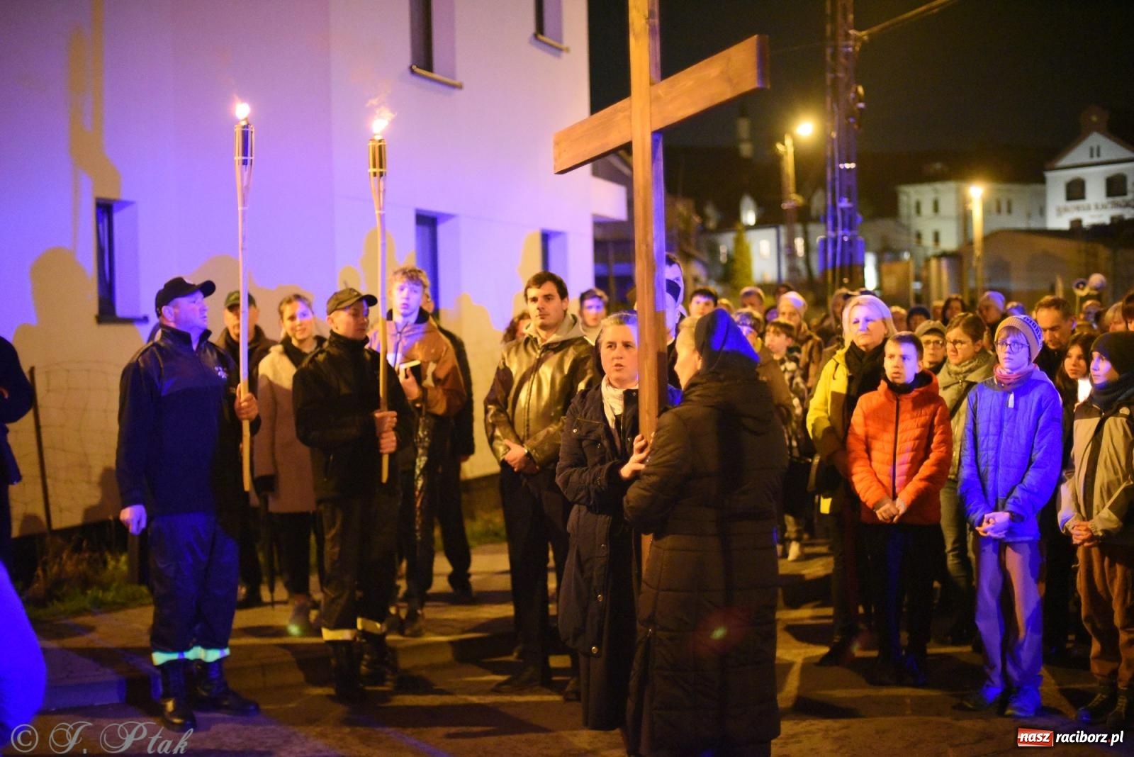 Zdjęcie w galerii na portalu naszraciborz.pl: Droga krzyżowa ulicami Raciborza [FOTO i WIDEO] wiadomości z regionu