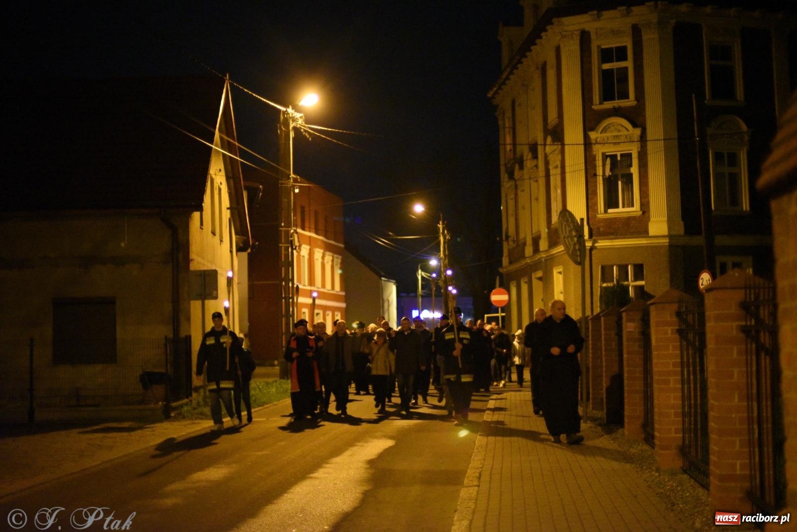 Zdjęcie w galerii na portalu naszraciborz.pl: Droga krzyżowa ulicami Raciborza [FOTO i WIDEO] wiadomości z regionu