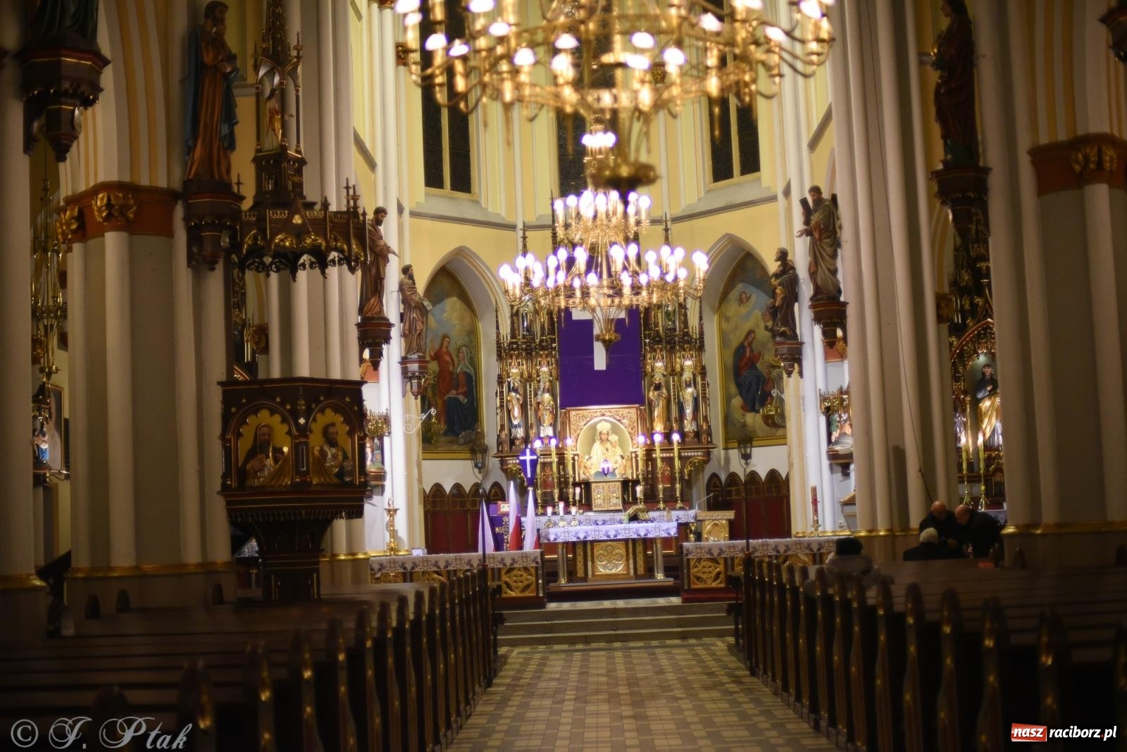 Zdjęcie w galerii na portalu naszraciborz.pl: Droga krzyżowa ulicami Raciborza [FOTO i WIDEO] wiadomości z regionu