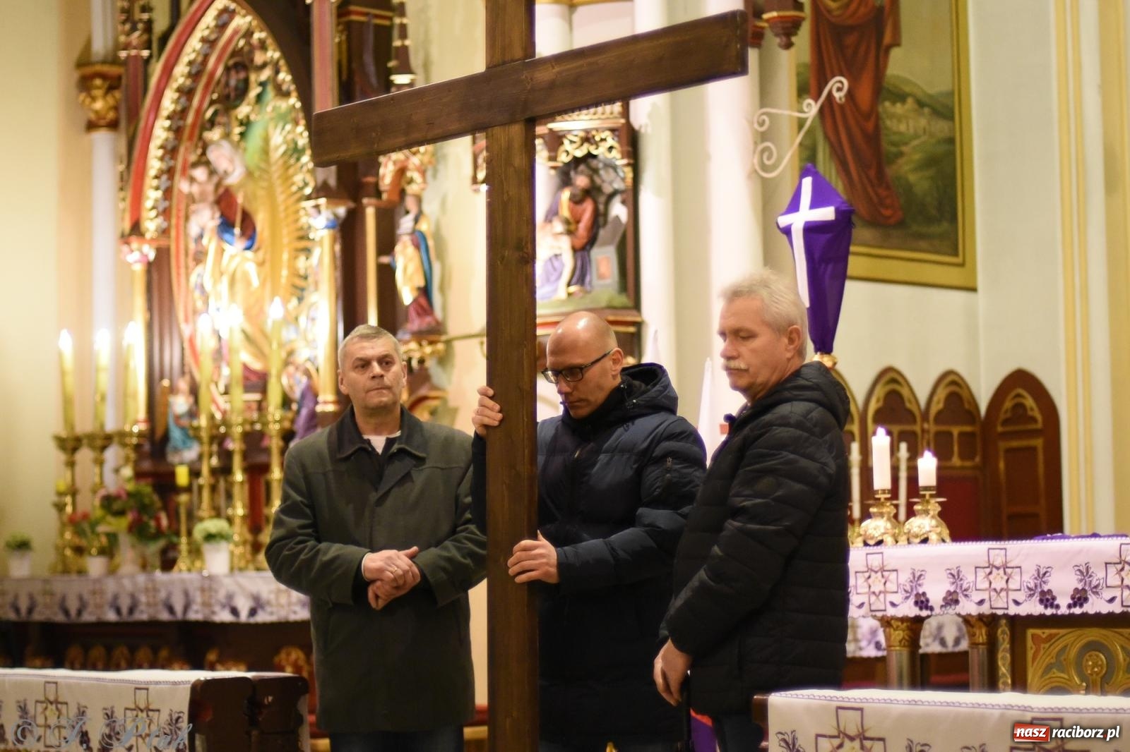 Zdjęcie w galerii na portalu naszraciborz.pl: Droga krzyżowa ulicami Raciborza [FOTO i WIDEO] wiadomości z regionu