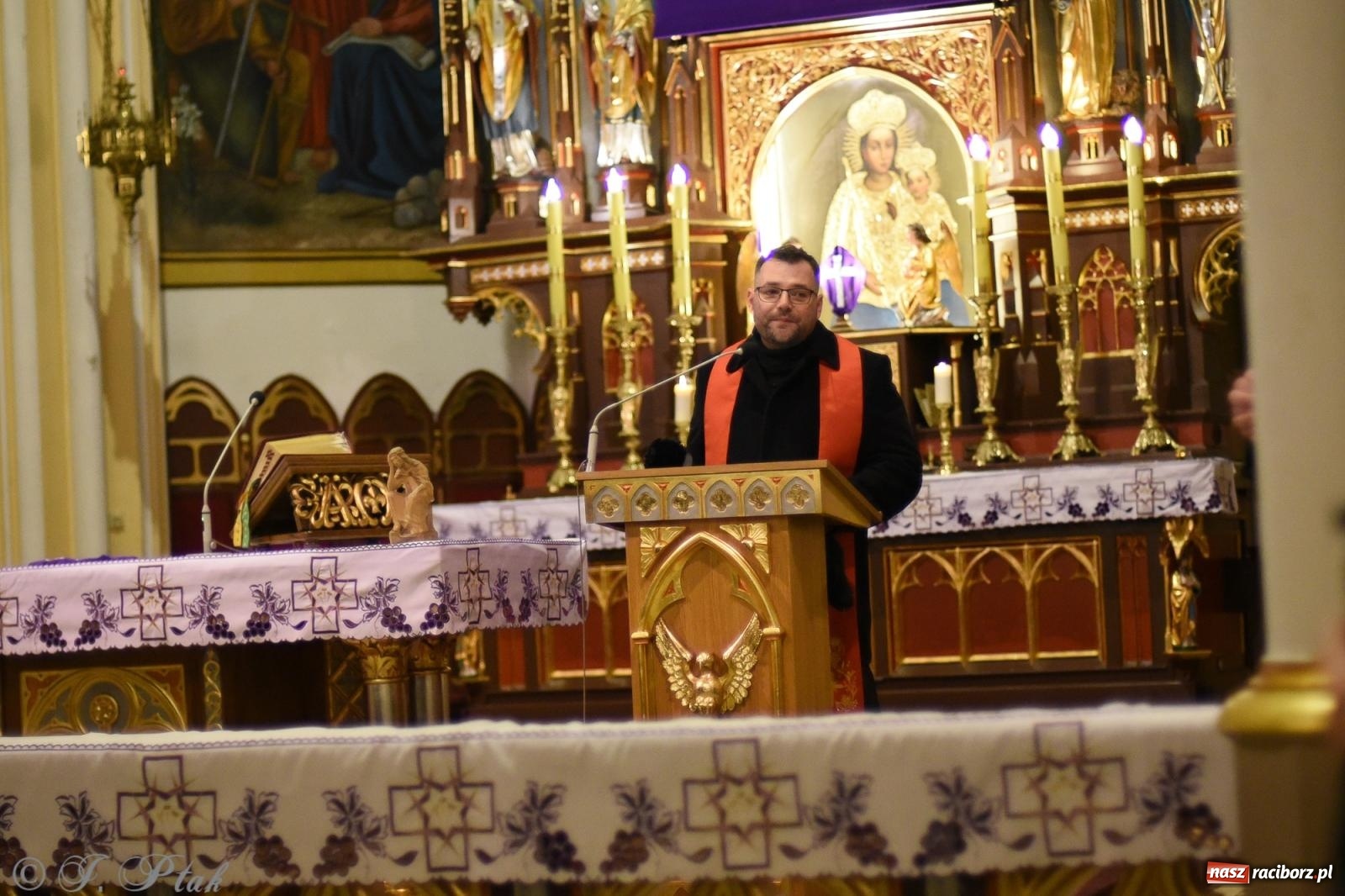 Zdjęcie w galerii na portalu naszraciborz.pl: Droga krzyżowa ulicami Raciborza [FOTO i WIDEO] wiadomości z regionu