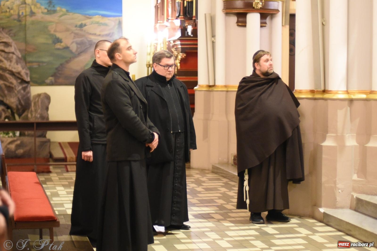 Zdjęcie w galerii na portalu naszraciborz.pl: Droga krzyżowa ulicami Raciborza [FOTO i WIDEO] wiadomości z regionu