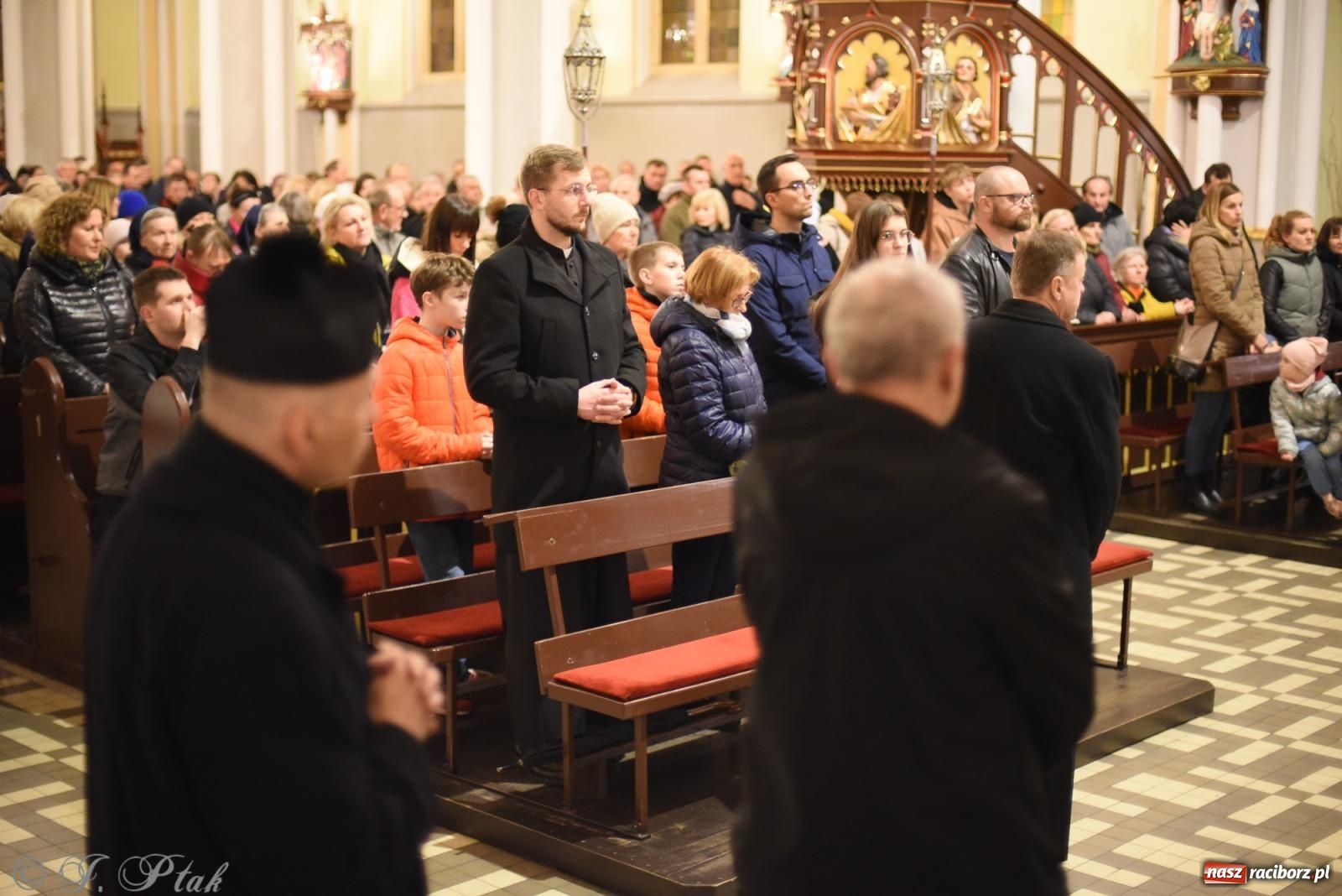 Zdjęcie w galerii na portalu naszraciborz.pl: Droga krzyżowa ulicami Raciborza [FOTO i WIDEO] wiadomości z regionu