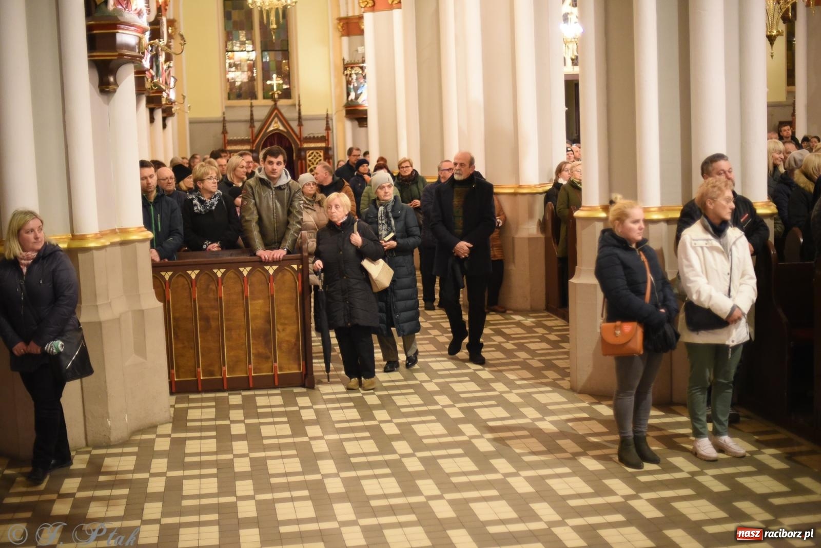 Zdjęcie w galerii na portalu naszraciborz.pl: Droga krzyżowa ulicami Raciborza [FOTO i WIDEO] wiadomości z regionu