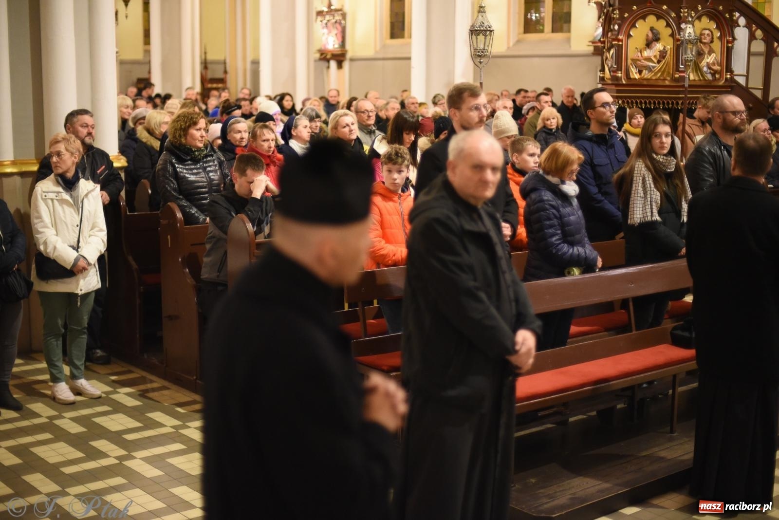 Zdjęcie w galerii na portalu naszraciborz.pl: Droga krzyżowa ulicami Raciborza [FOTO i WIDEO] wiadomości z regionu