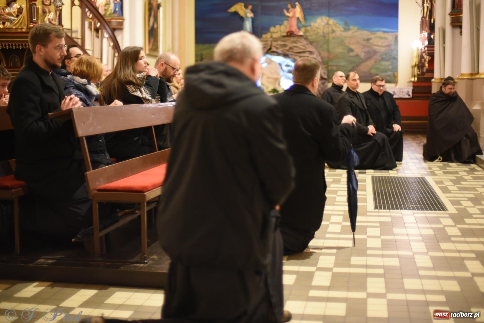 Zdjęcie w galerii na portalu naszraciborz.pl: Droga krzyżowa ulicami Raciborza [FOTO i WIDEO] wiadomości z regionu