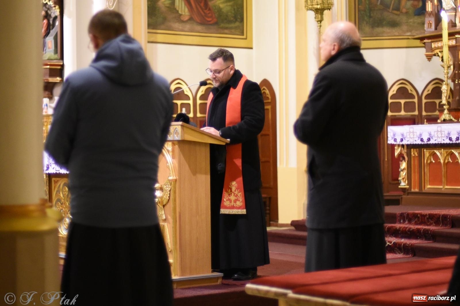Zdjęcie w galerii na portalu naszraciborz.pl: Droga krzyżowa ulicami Raciborza [FOTO i WIDEO] wiadomości z regionu