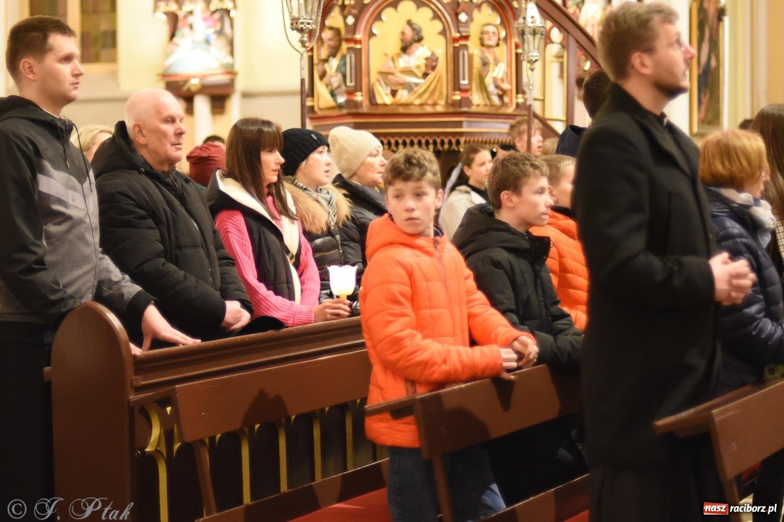 Zdjęcie w galerii na portalu naszraciborz.pl: Droga krzyżowa ulicami Raciborza [FOTO i WIDEO] wiadomości z regionu