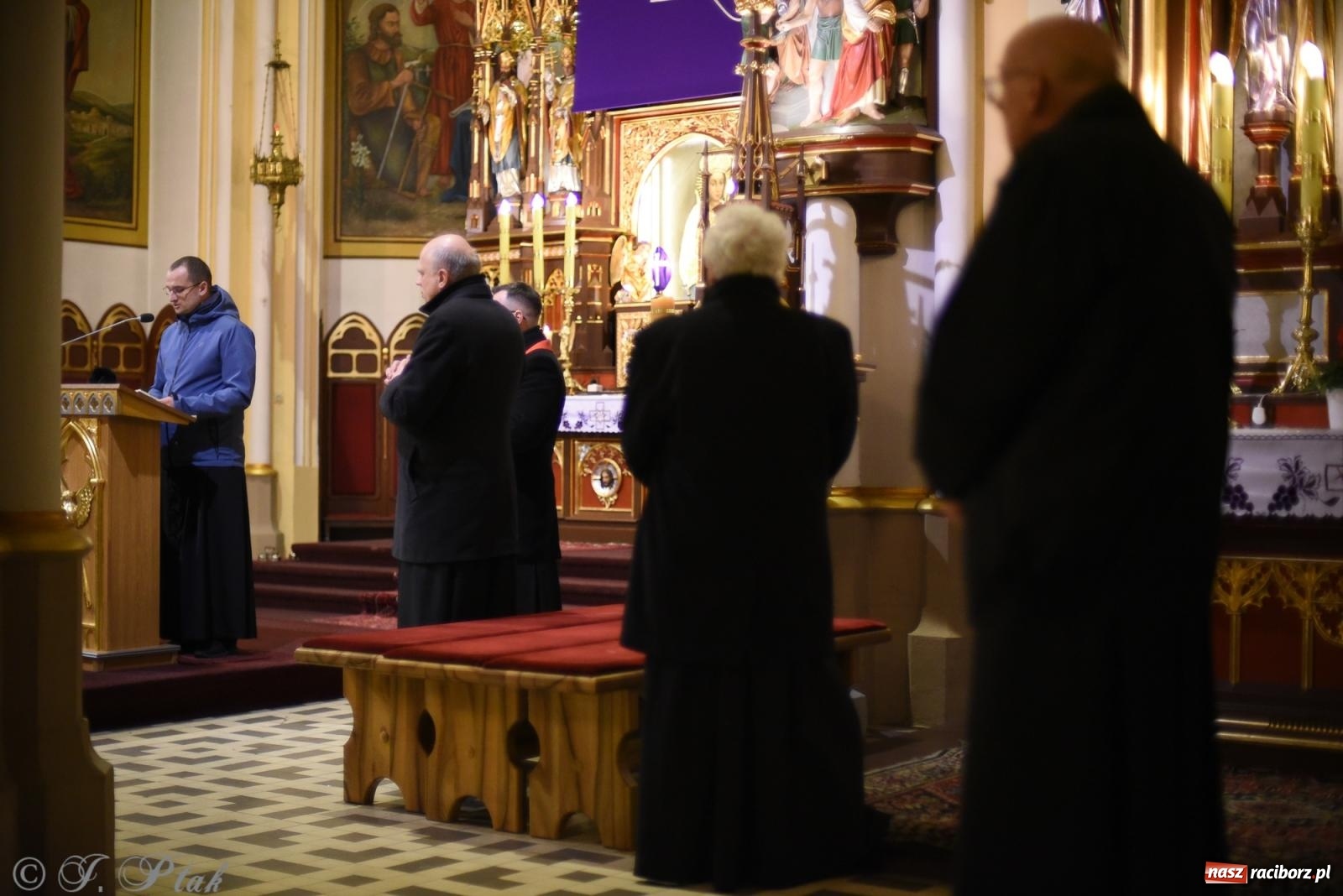 Zdjęcie w galerii na portalu naszraciborz.pl: Droga krzyżowa ulicami Raciborza [FOTO i WIDEO] wiadomości z regionu