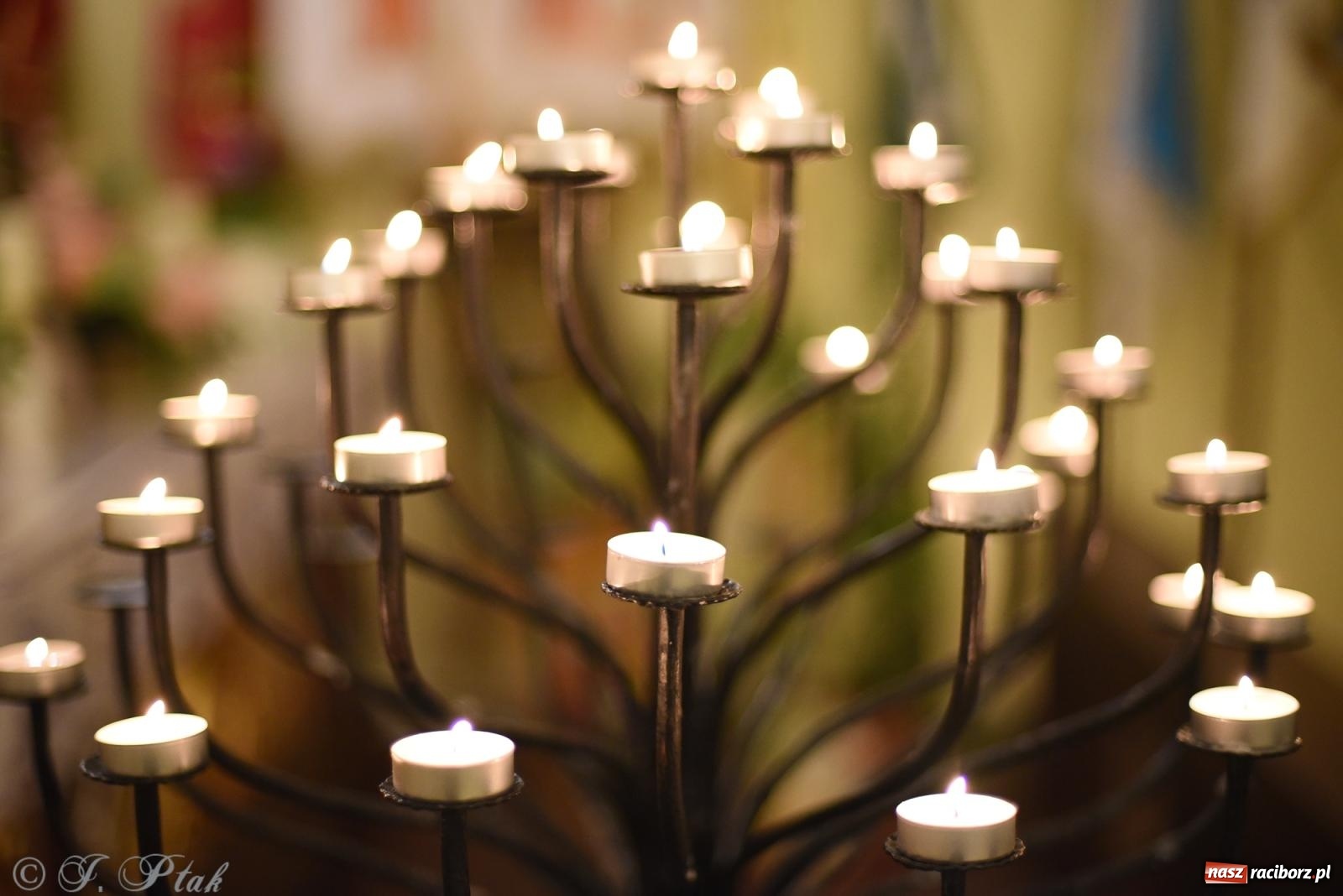 Zdjęcie w galerii na portalu naszraciborz.pl: Droga krzyżowa ulicami Raciborza [FOTO i WIDEO] wiadomości z regionu