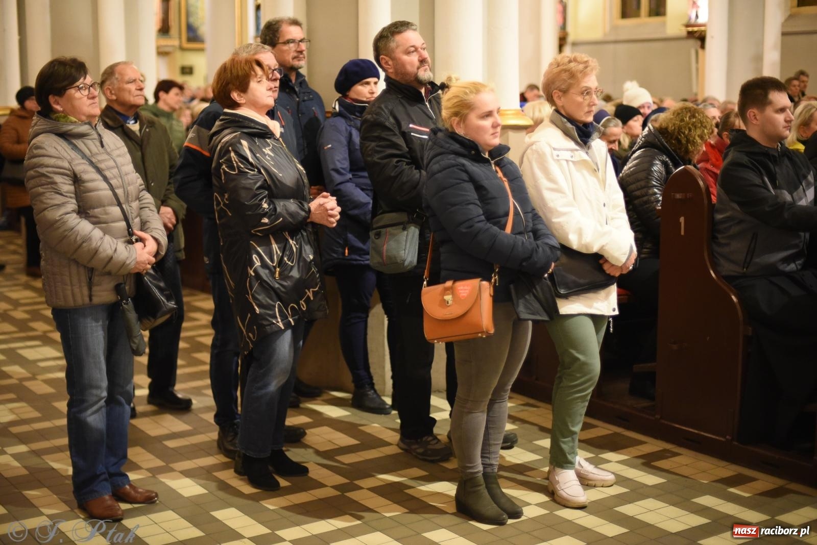 Zdjęcie w galerii na portalu naszraciborz.pl: Droga krzyżowa ulicami Raciborza [FOTO i WIDEO] wiadomości z regionu