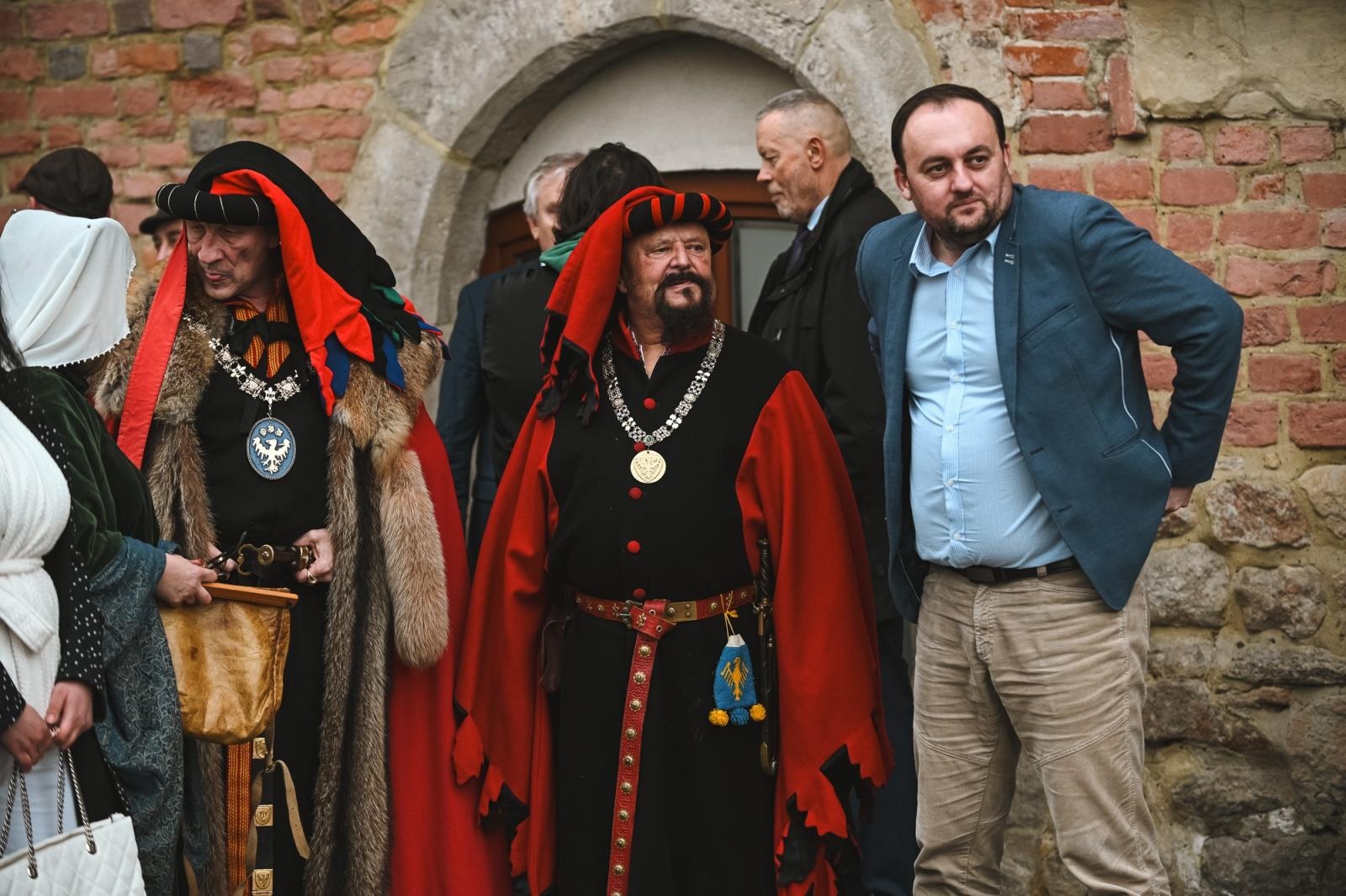 Zdjęcie w galerii na portalu naszraciborz.pl: Gaude Mater Polonia na otwarcie domu książęcego raciborskiego zamku wiadomości z regionu