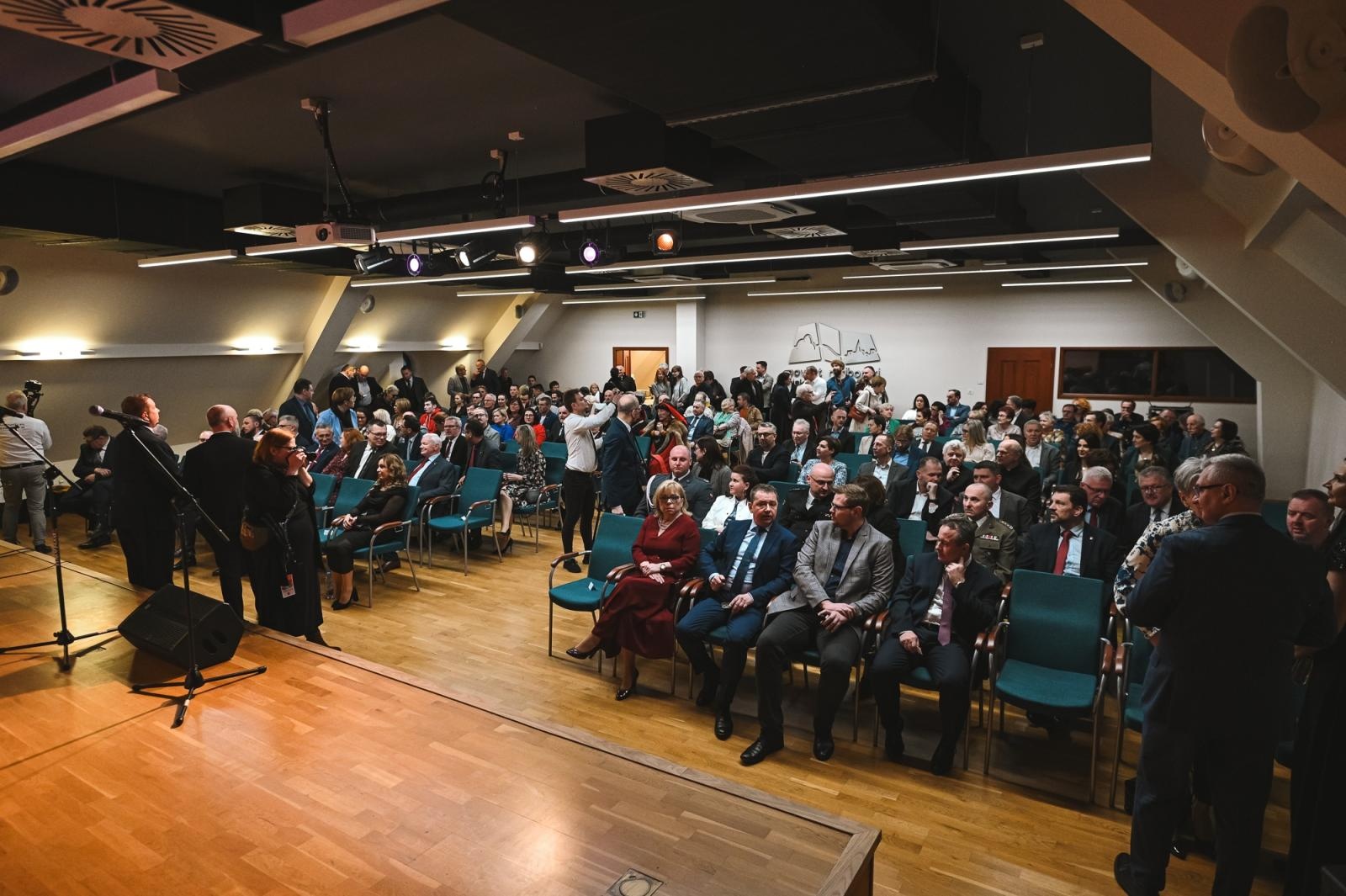 Zdjęcie w galerii na portalu naszraciborz.pl: Gaude Mater Polonia na otwarcie domu książęcego raciborskiego zamku wiadomości z regionu