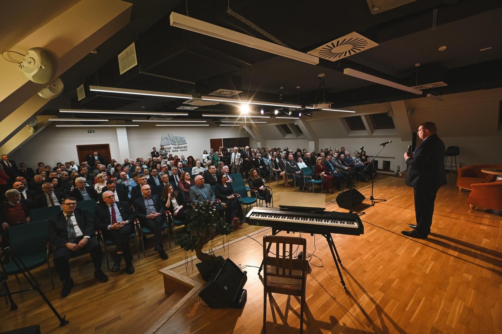 Zdjęcie w galerii na portalu naszraciborz.pl: Gaude Mater Polonia na otwarcie domu książęcego raciborskiego zamku wiadomości z regionu