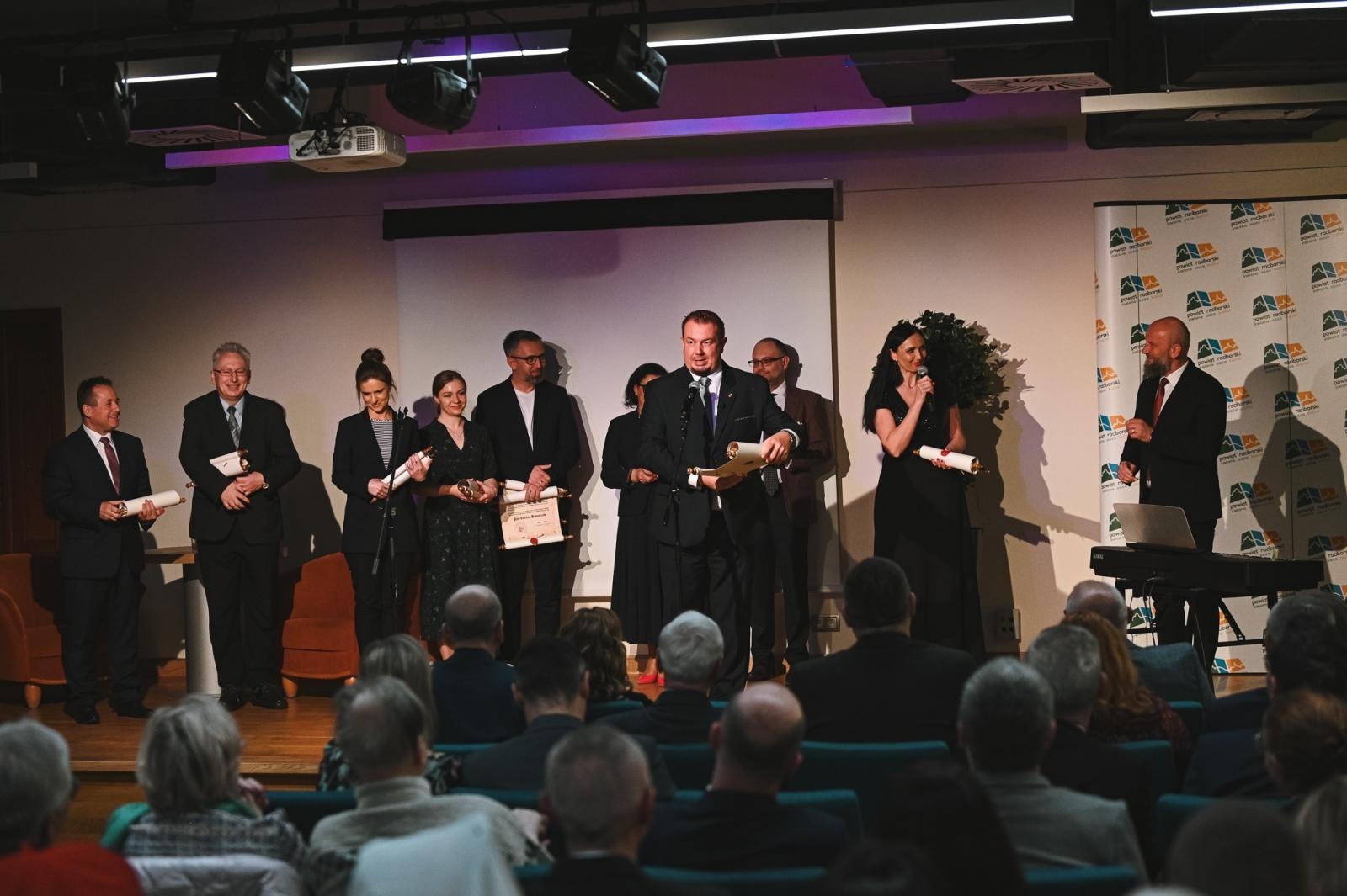 Zdjęcie w galerii na portalu naszraciborz.pl: Gaude Mater Polonia na otwarcie domu książęcego raciborskiego zamku wiadomości z regionu