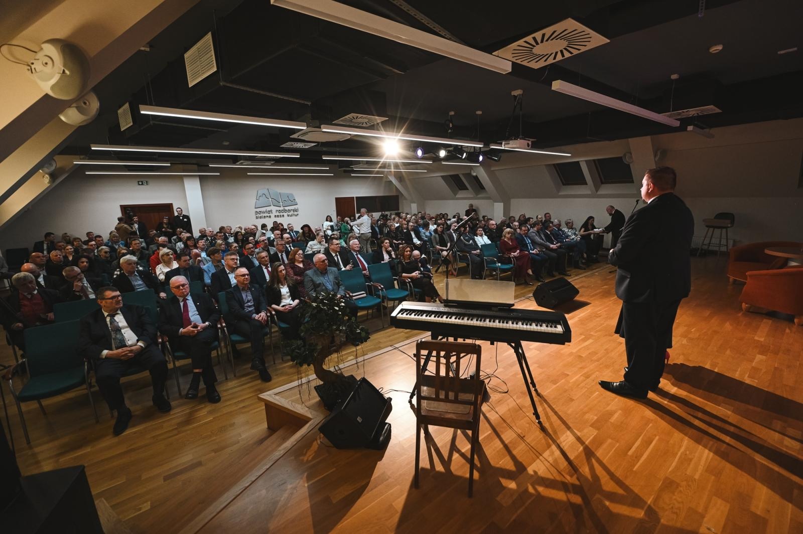 Zdjęcie w galerii na portalu naszraciborz.pl: Gaude Mater Polonia na otwarcie domu książęcego raciborskiego zamku wiadomości z regionu