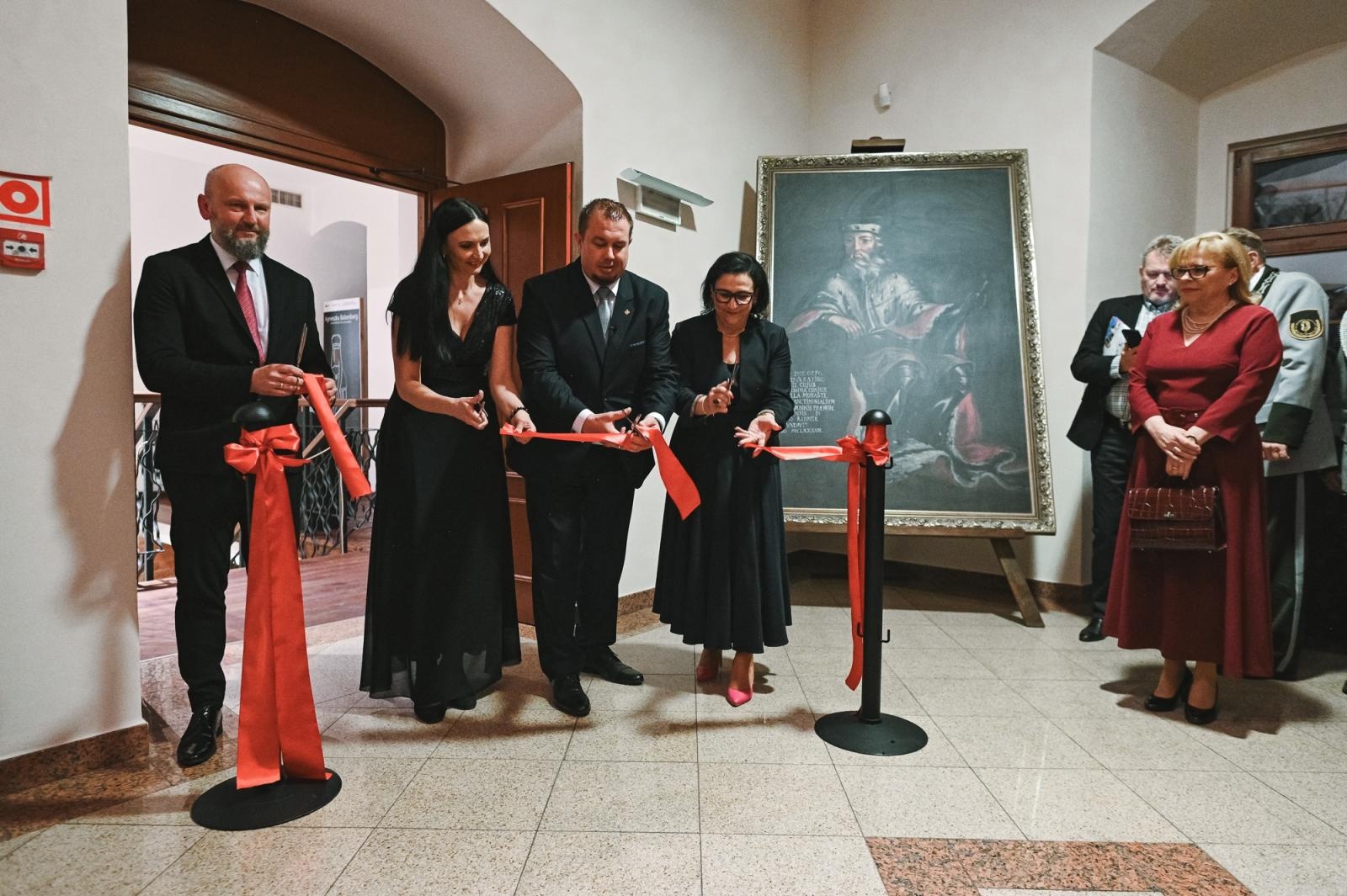 Zdjęcie w galerii na portalu naszraciborz.pl: Gaude Mater Polonia na otwarcie domu książęcego raciborskiego zamku wiadomości z regionu