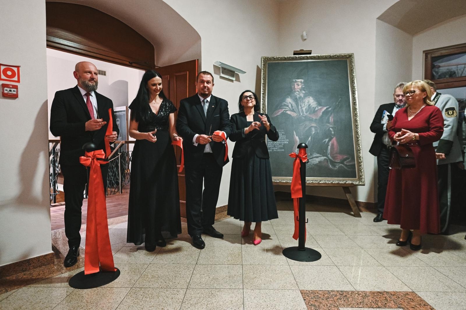 Zdjęcie w galerii na portalu naszraciborz.pl: Gaude Mater Polonia na otwarcie domu książęcego raciborskiego zamku wiadomości z regionu