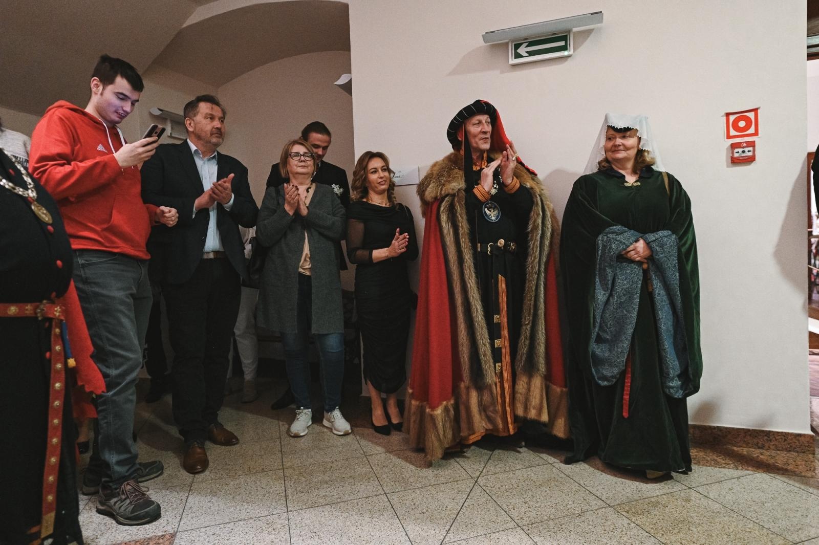 Zdjęcie w galerii na portalu naszraciborz.pl: Gaude Mater Polonia na otwarcie domu książęcego raciborskiego zamku wiadomości z regionu