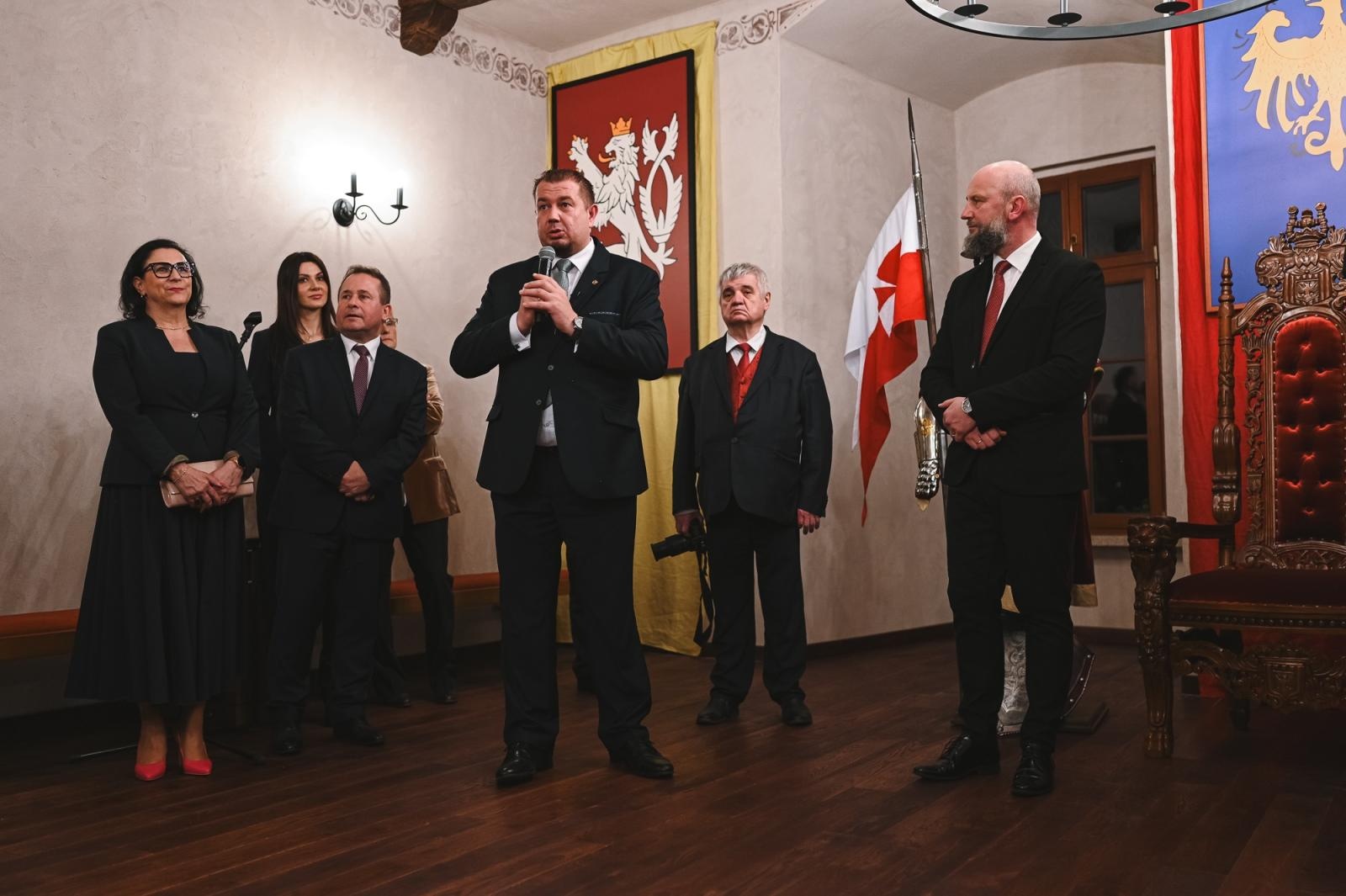 Zdjęcie w galerii na portalu naszraciborz.pl: Gaude Mater Polonia na otwarcie domu książęcego raciborskiego zamku wiadomości z regionu